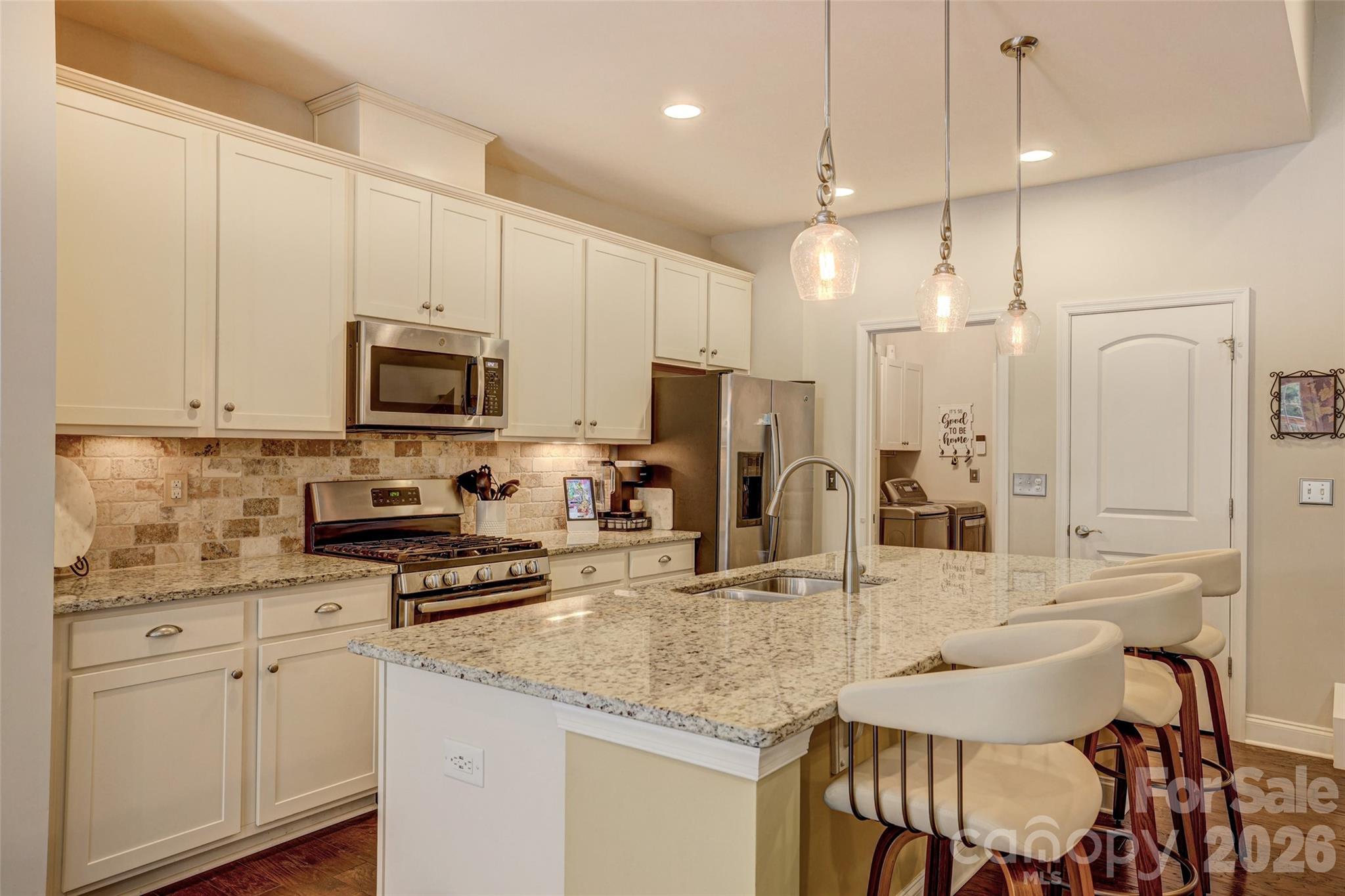 2084 Fuera Road — York