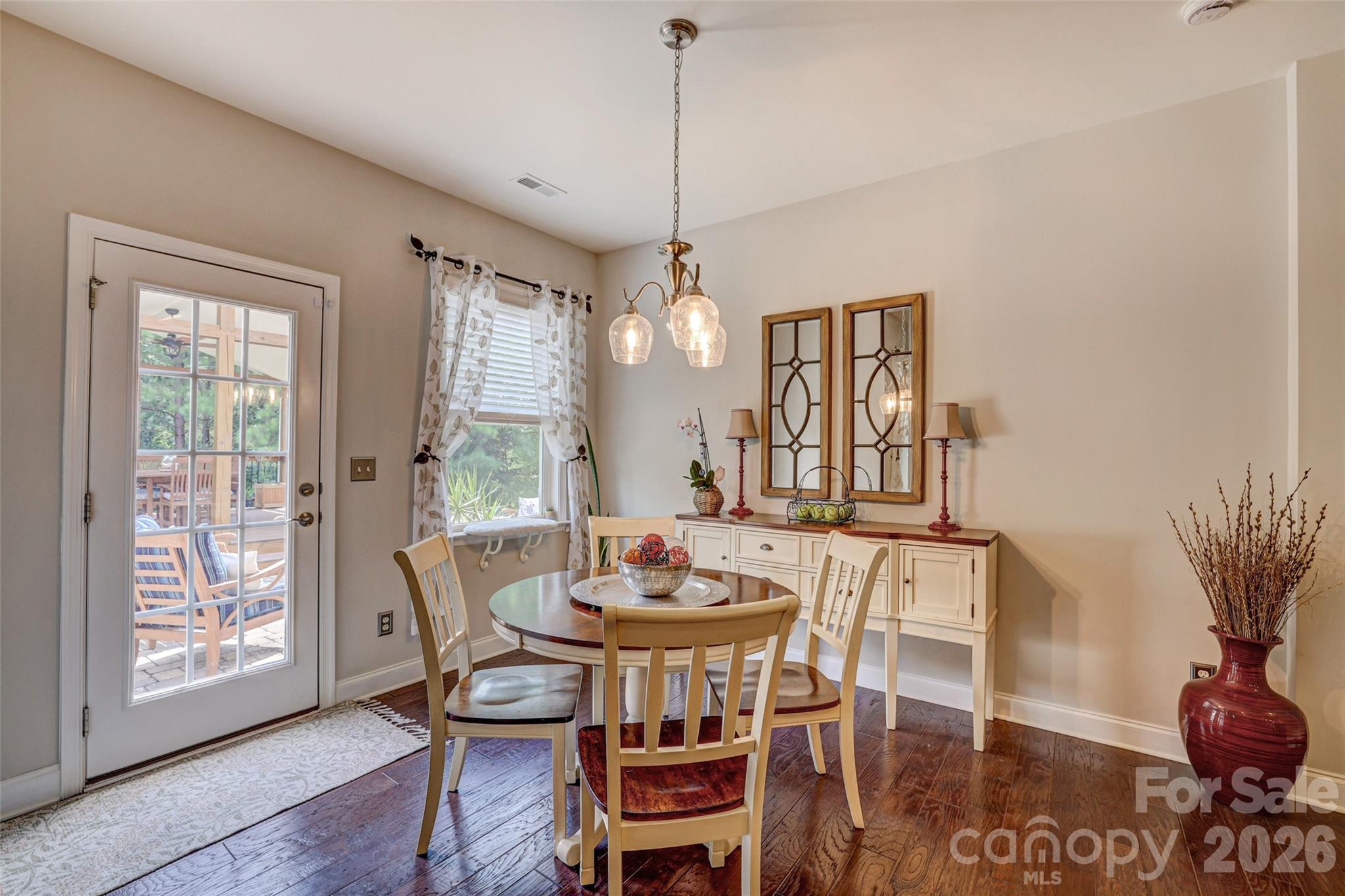 2084 Fuera Road — York