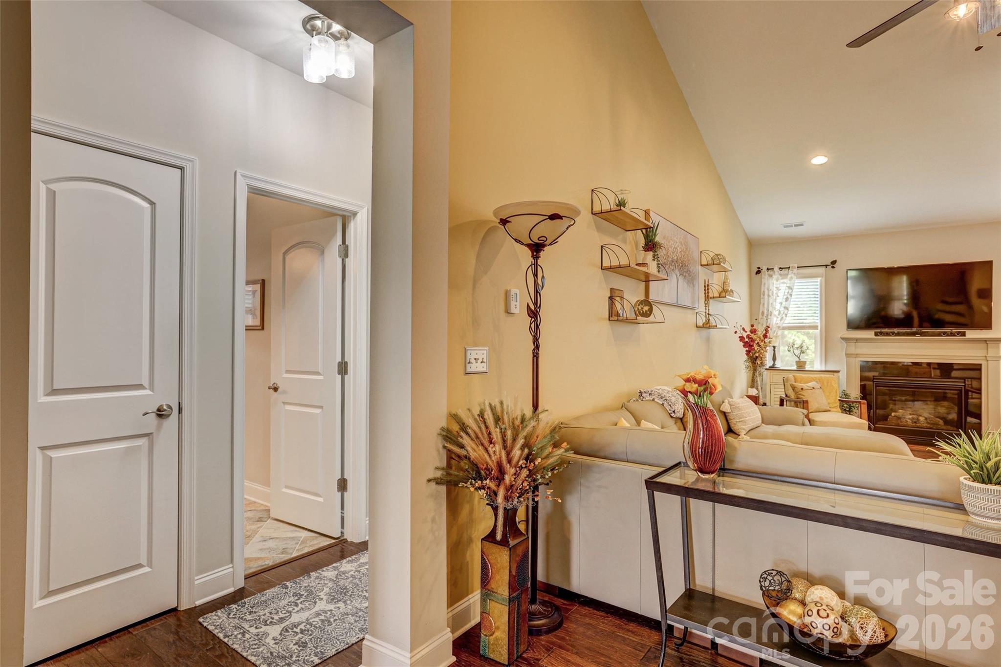 2084 Fuera Road — York