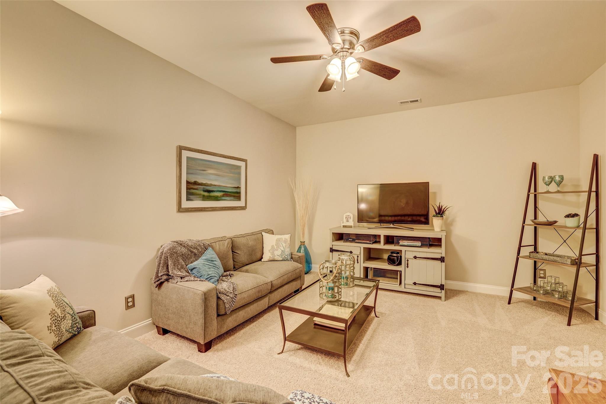 2084 Fuera Road — York