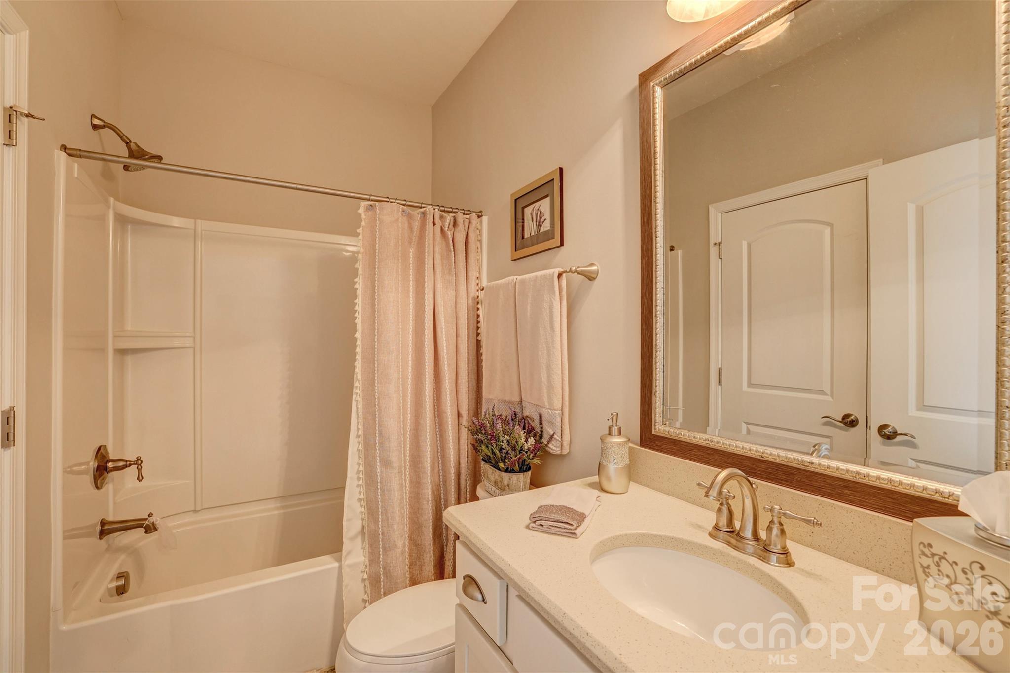 2084 Fuera Road — York