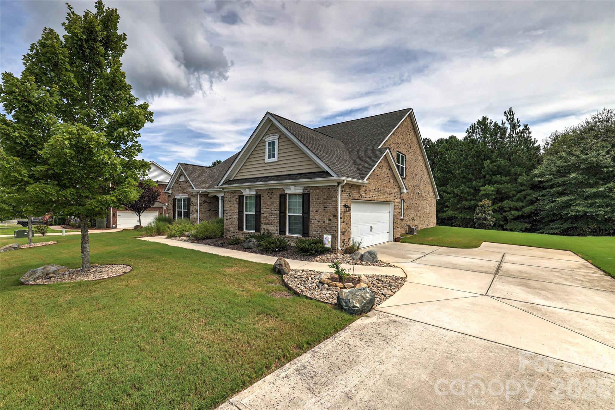2084 Fuera Road — York