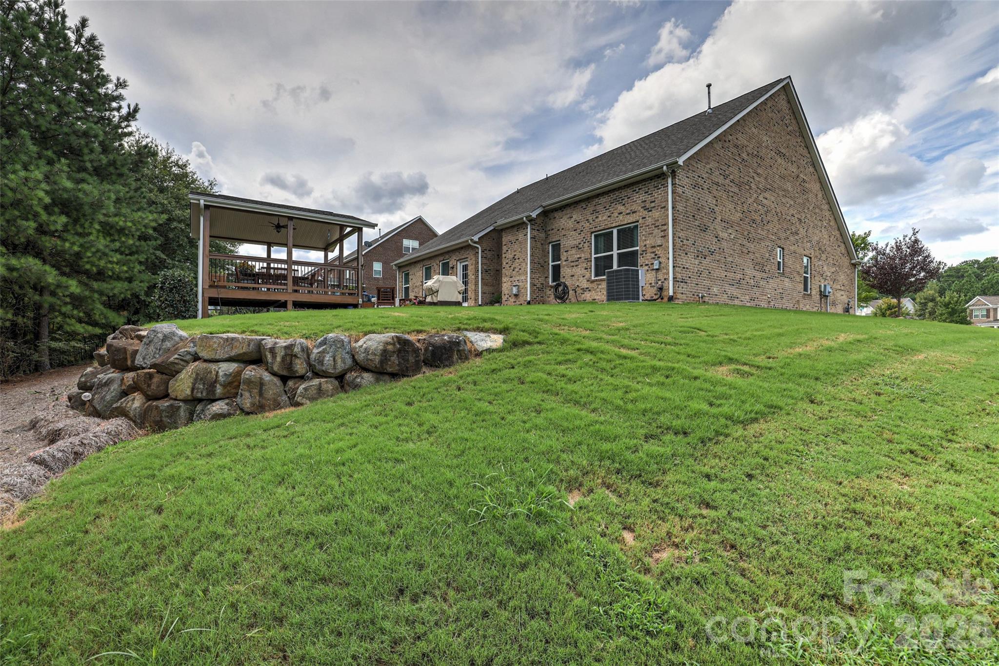 2084 Fuera Road — York
