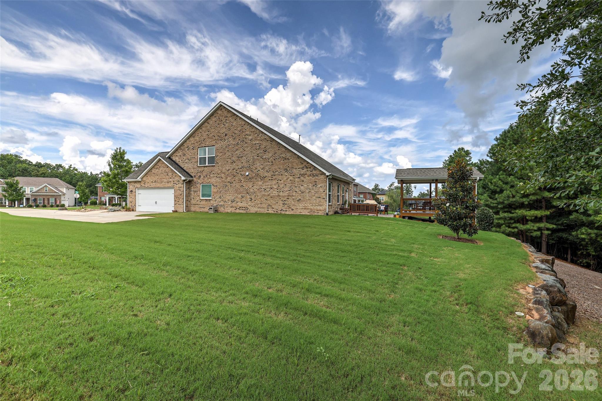 2084 Fuera Road — York