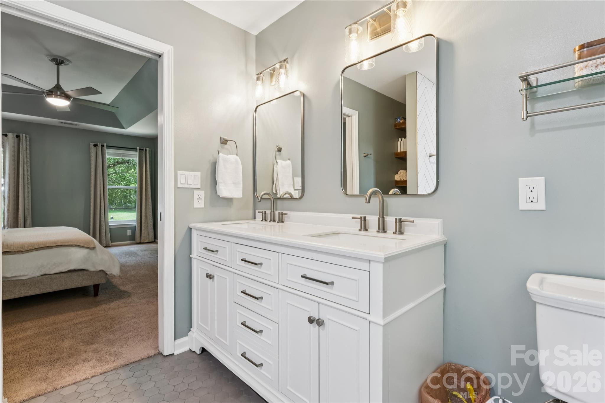 12501 Diamond Drive — Pineville