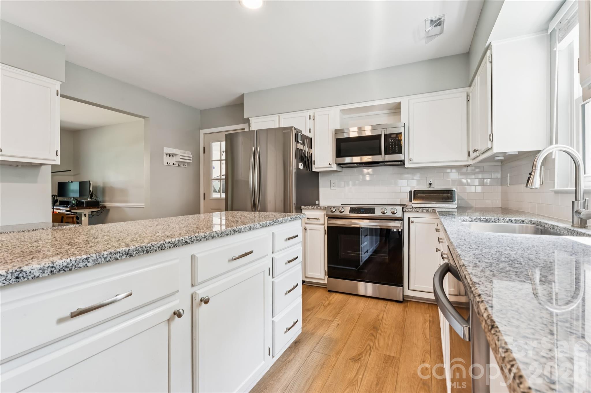 12501 Diamond Drive — Pineville