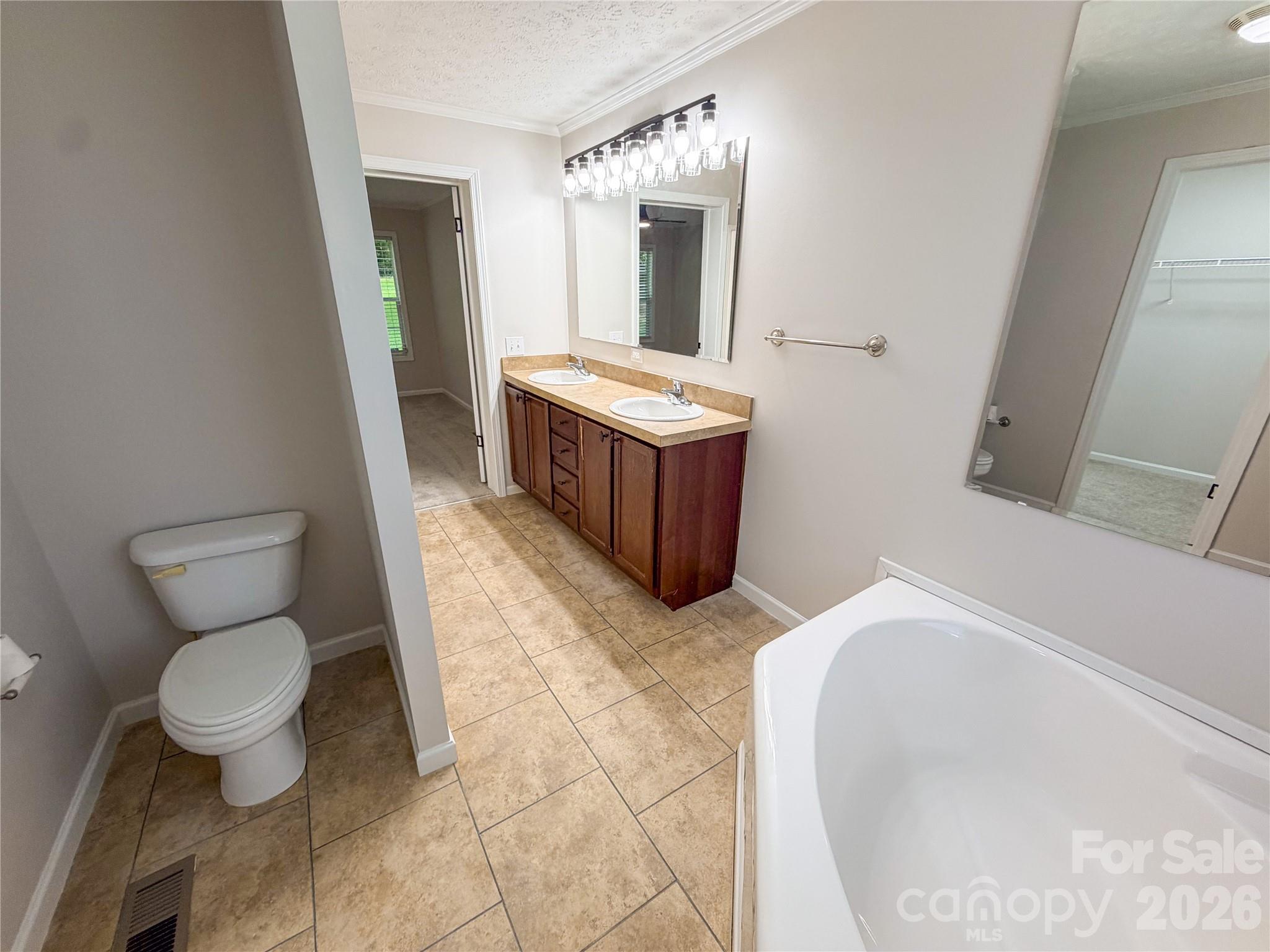 3556 Oakwood Avenue — Claremont
