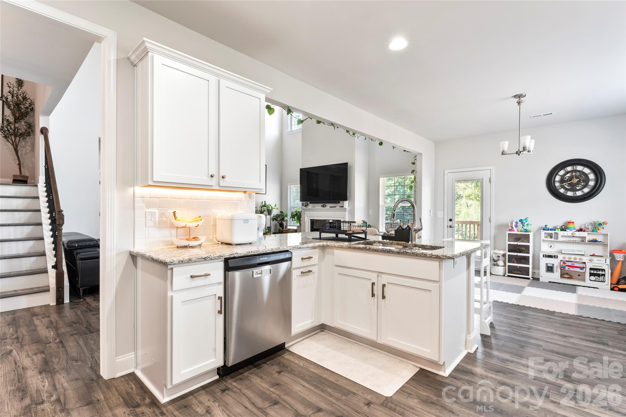 11732 Glenwood Drive — Locust