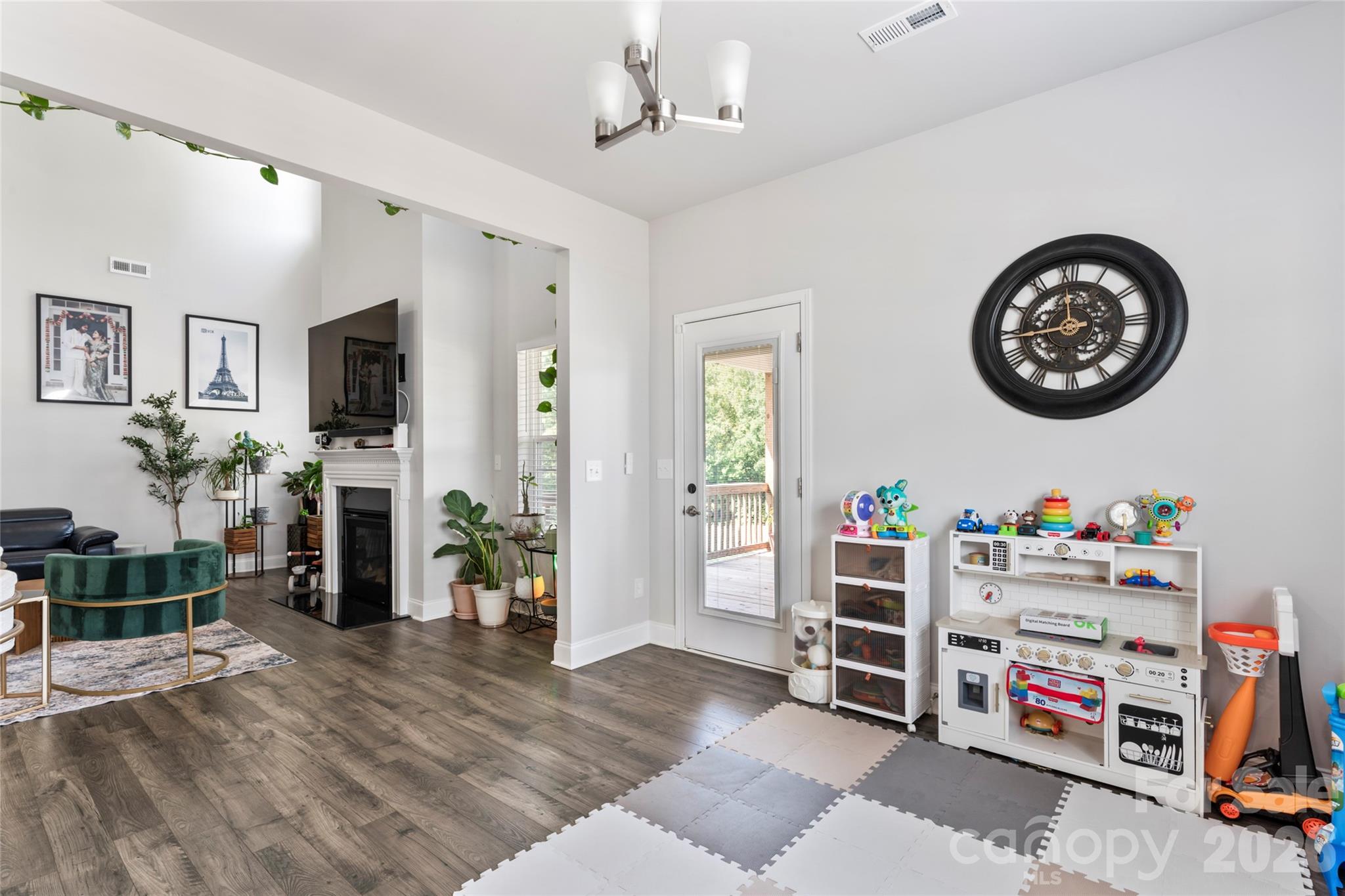 11732 Glenwood Drive — Locust
