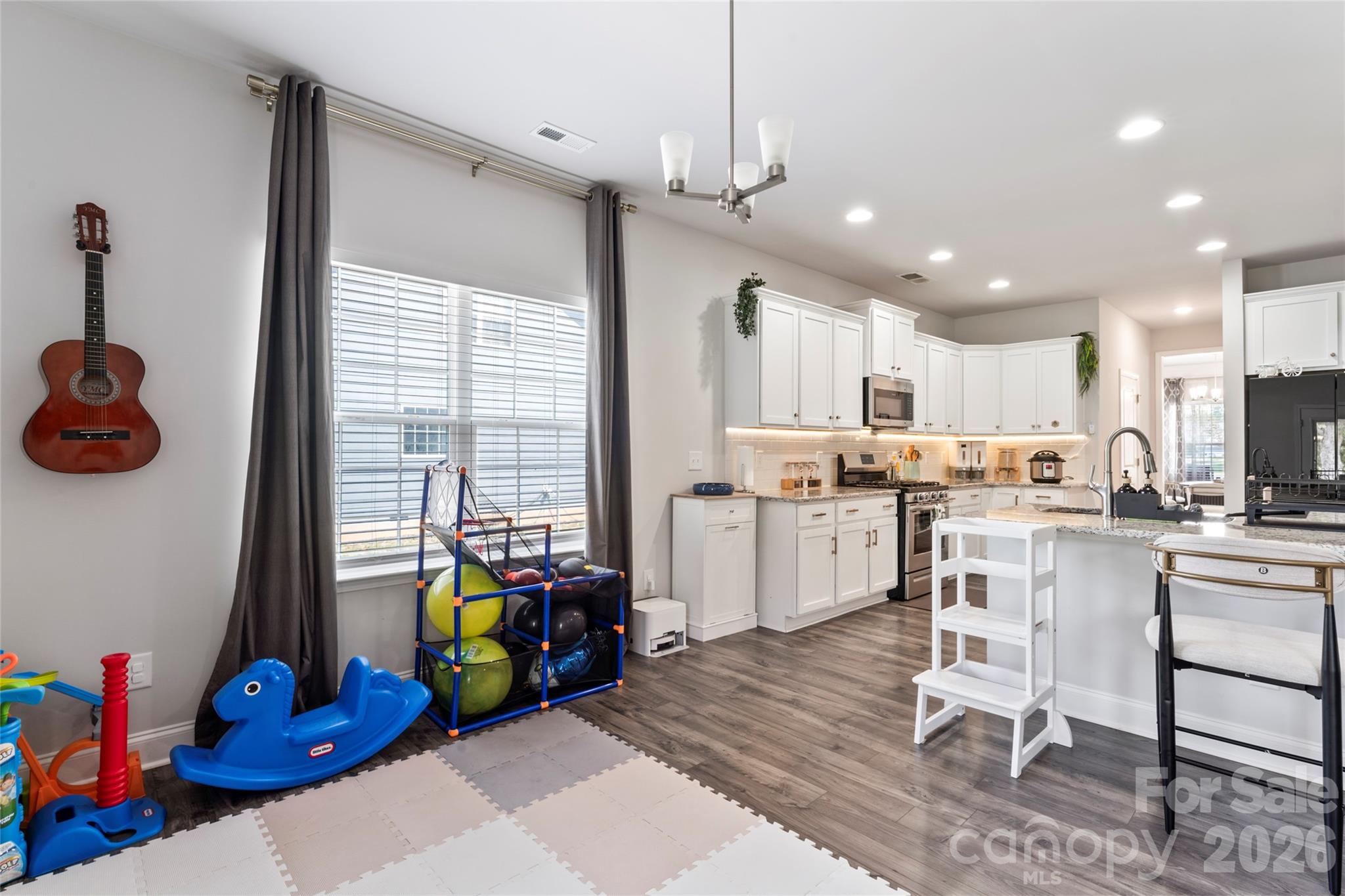 11732 Glenwood Drive — Locust