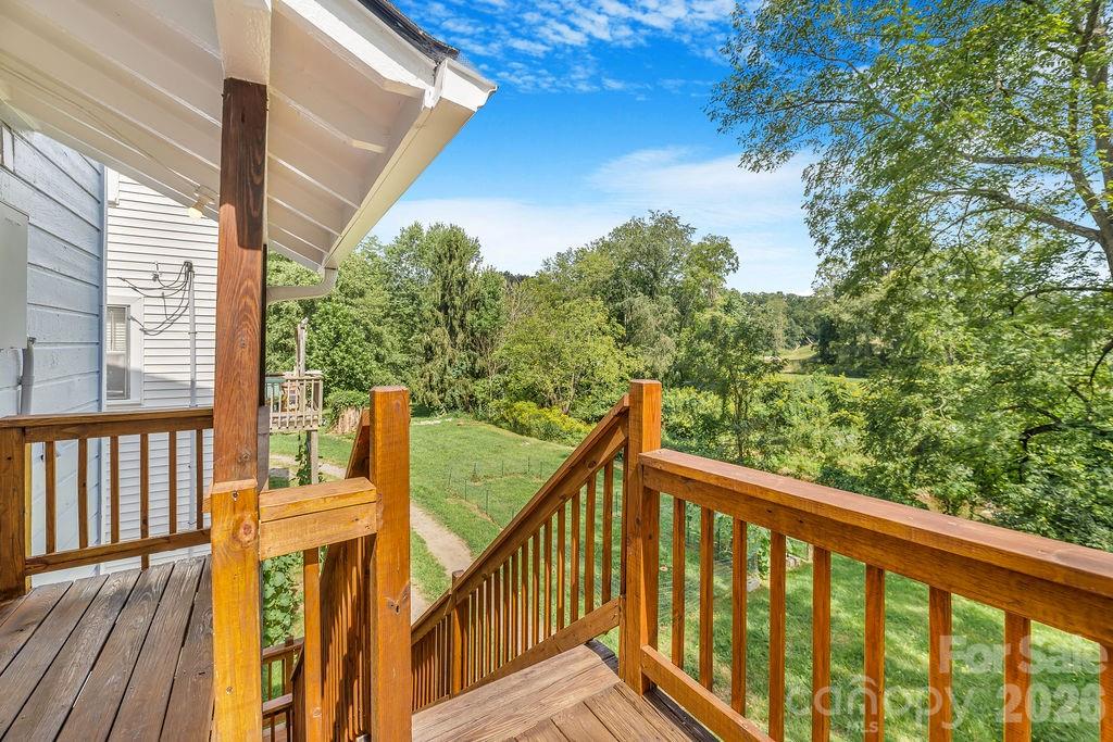 462 Sand Hill Road — Asheville
