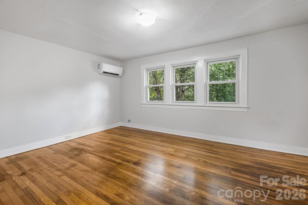 462 Sand Hill Road — Asheville