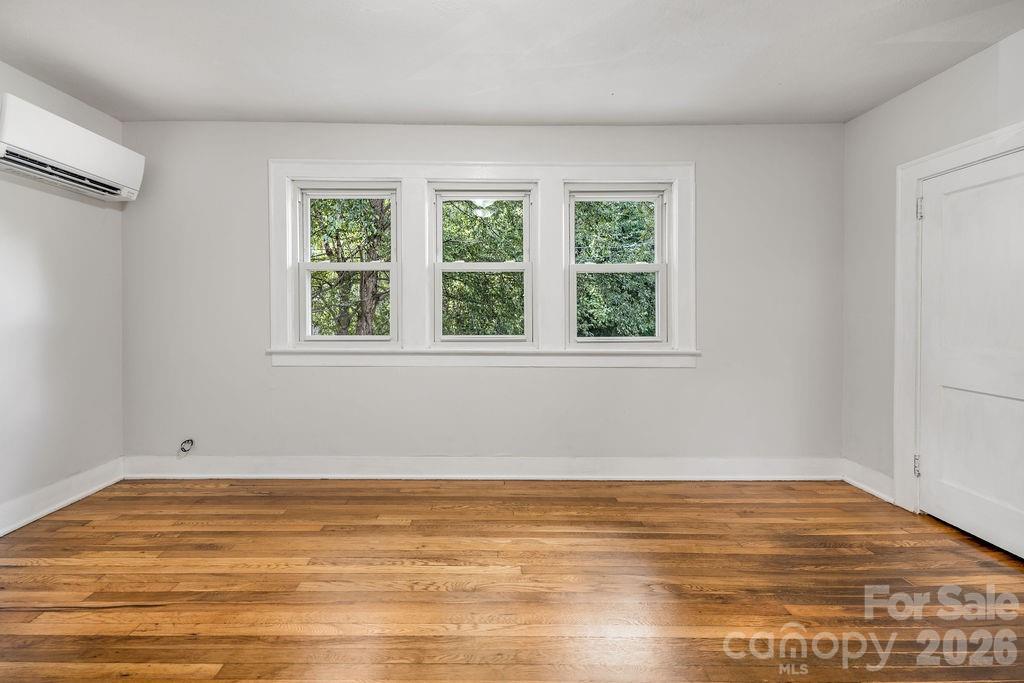 462 Sand Hill Road — Asheville