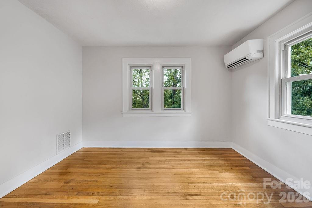462 Sand Hill Road — Asheville