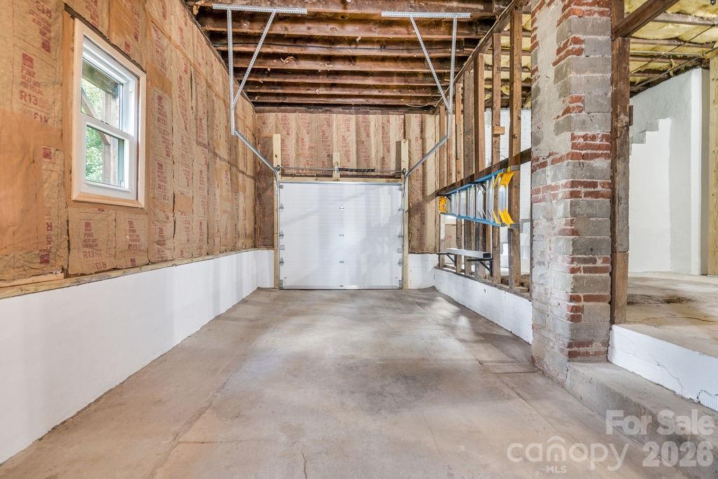 462 Sand Hill Road — Asheville
