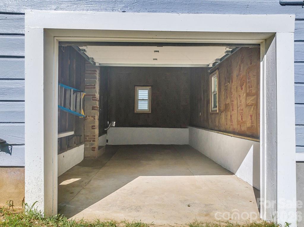 462 Sand Hill Road — Asheville