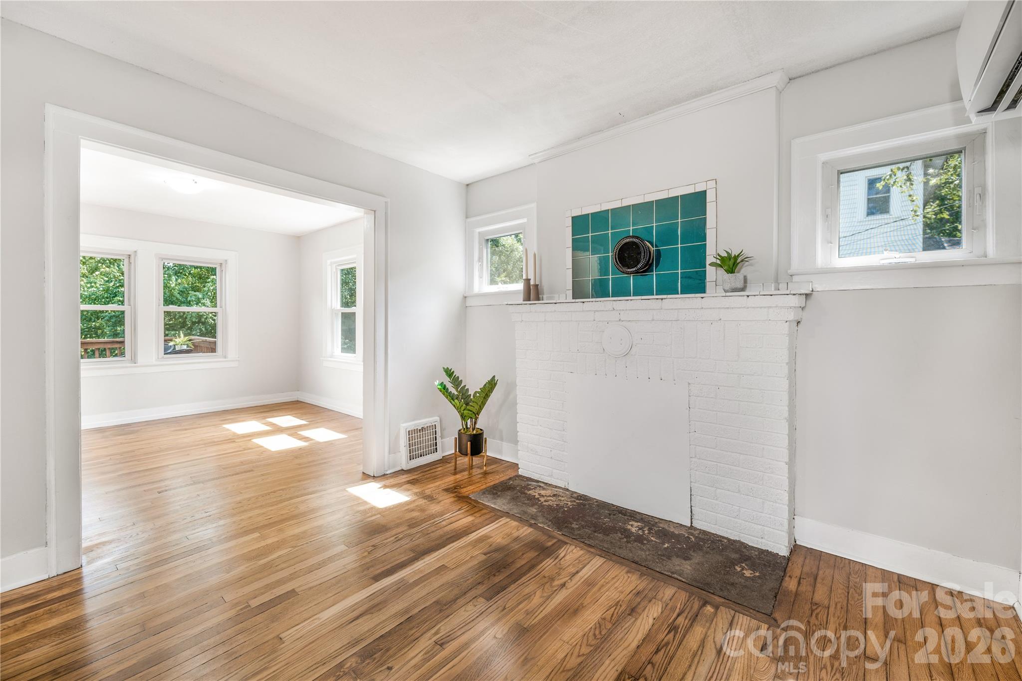 462 Sand Hill Road — Asheville