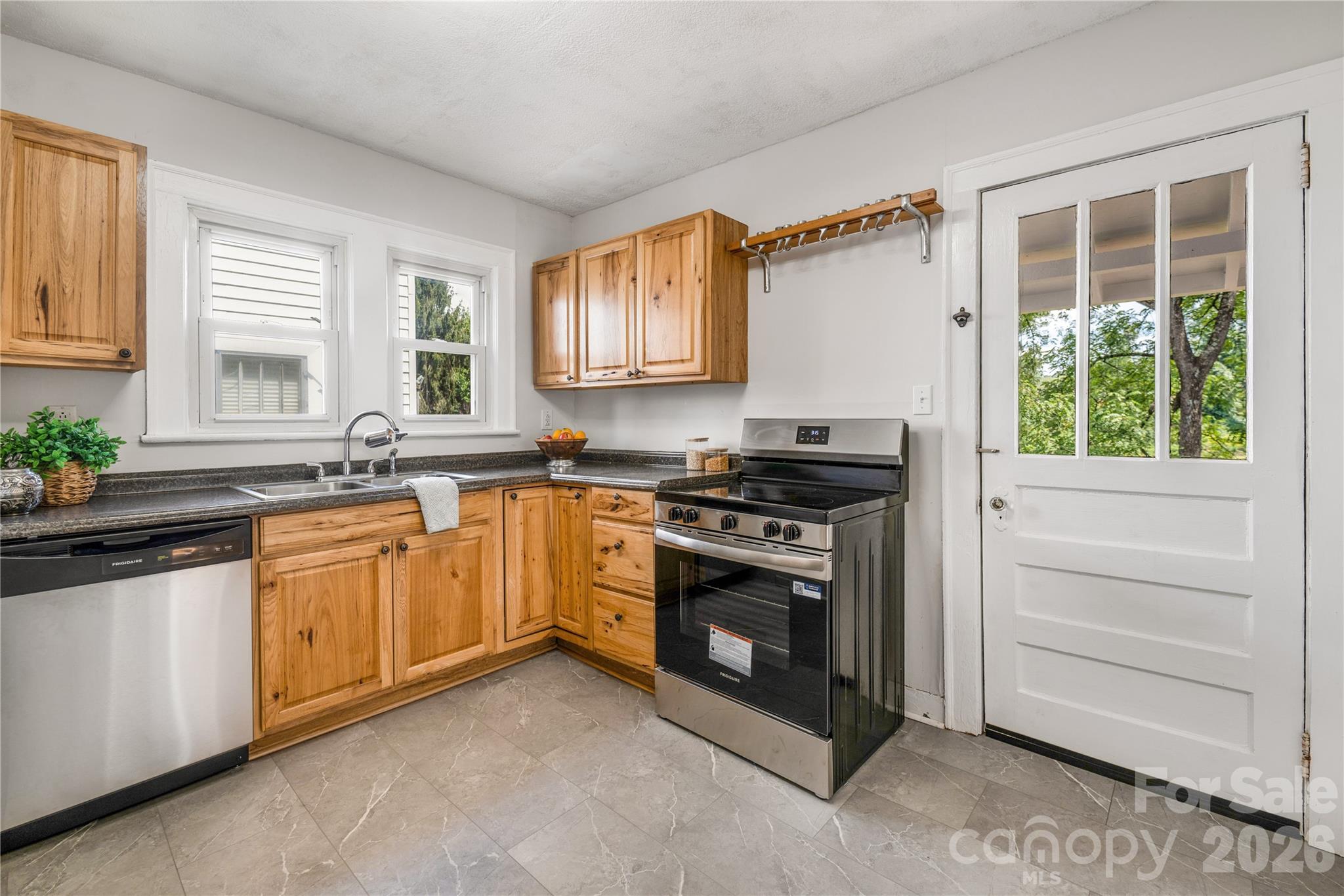 462 Sand Hill Road — Asheville
