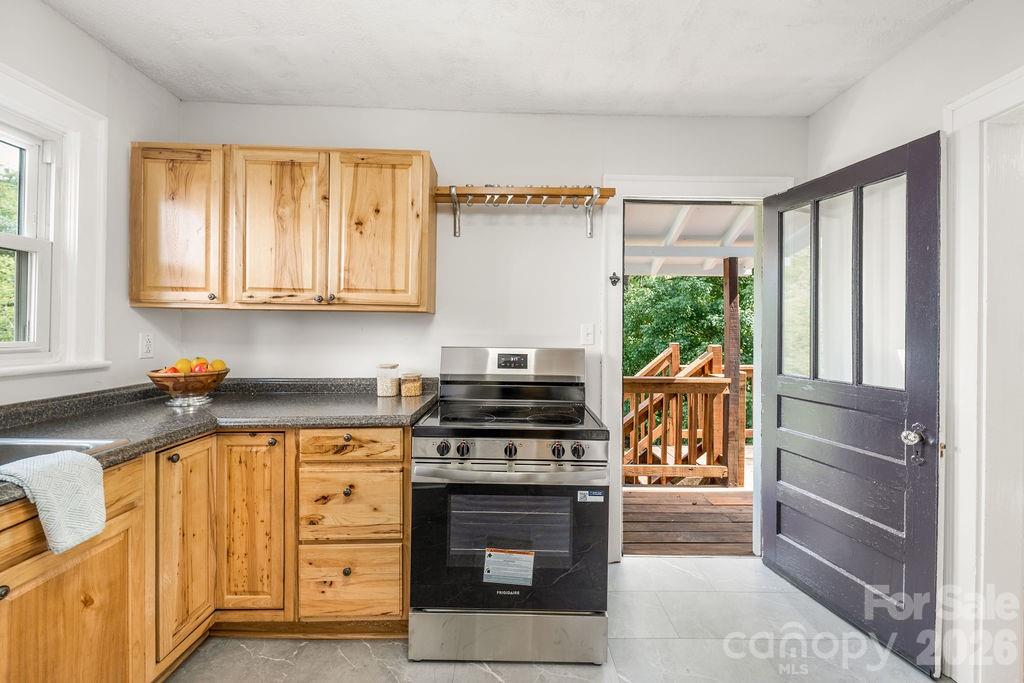 462 Sand Hill Road — Asheville