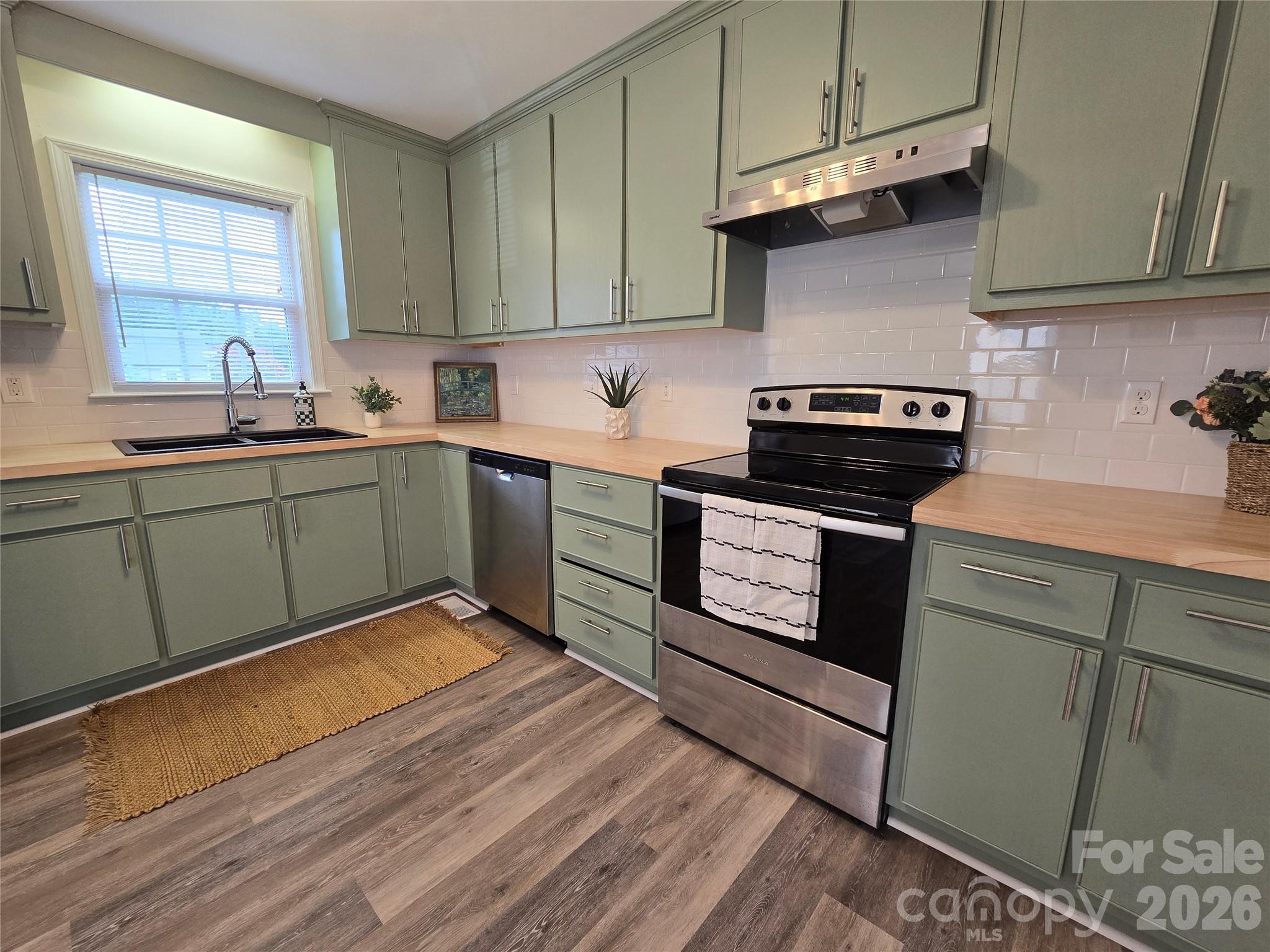 118 Oakwood Avenue — Salisbury