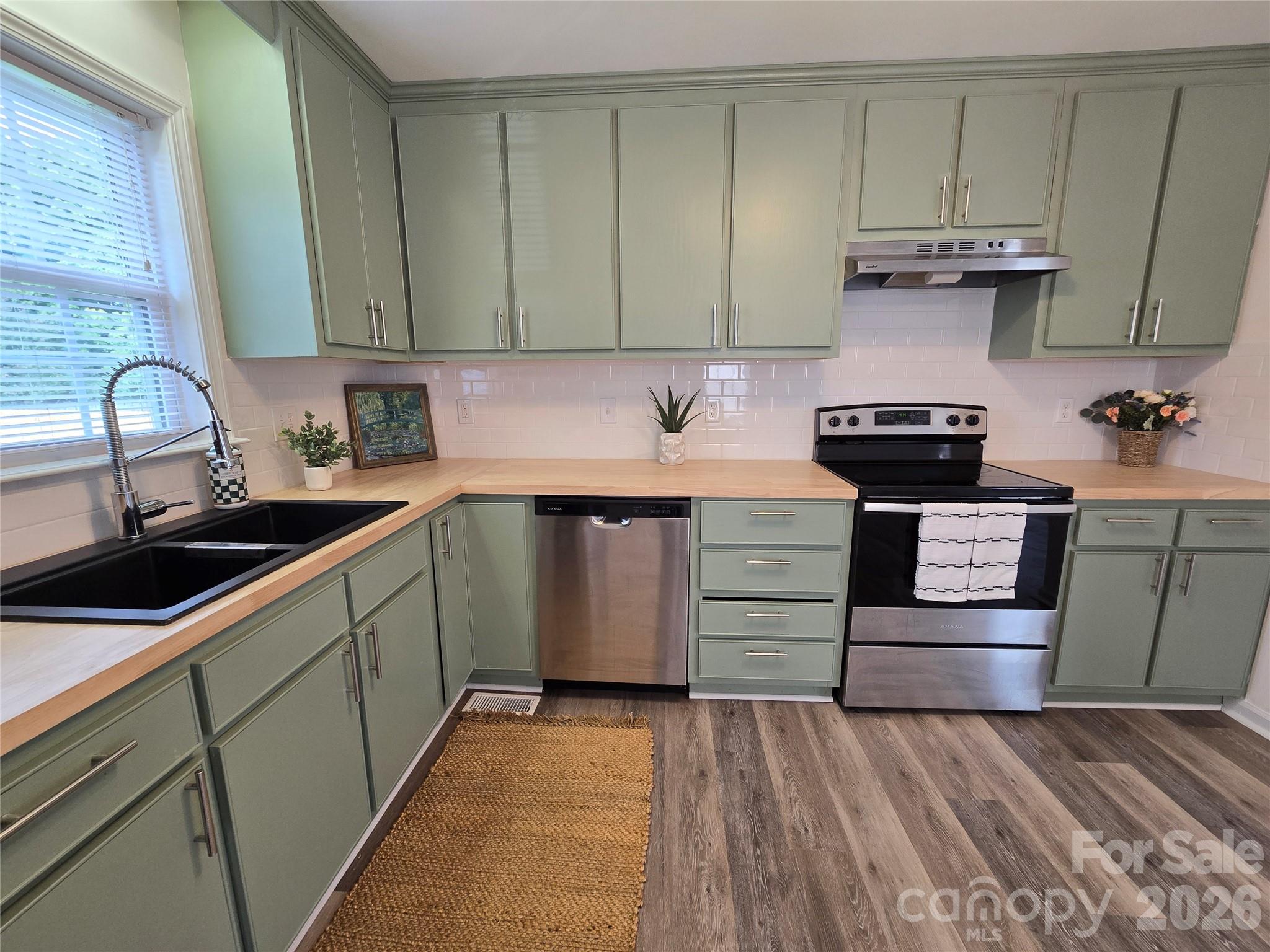 118 Oakwood Avenue — Salisbury