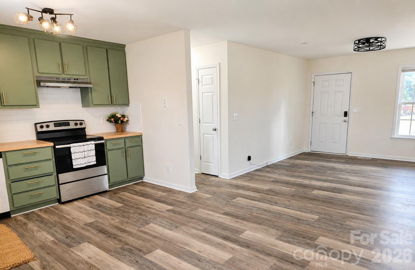 118 Oakwood Avenue — Salisbury