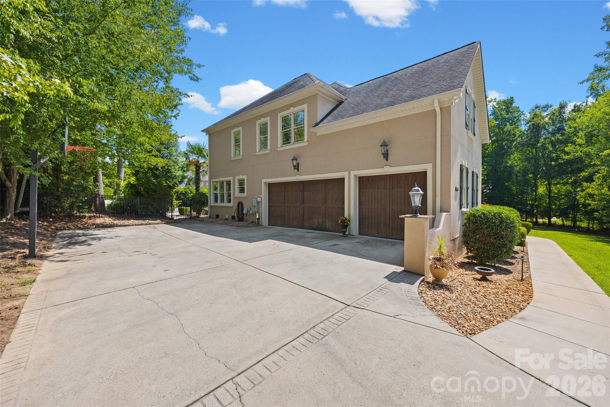 260 Indian Trail — Mooresville