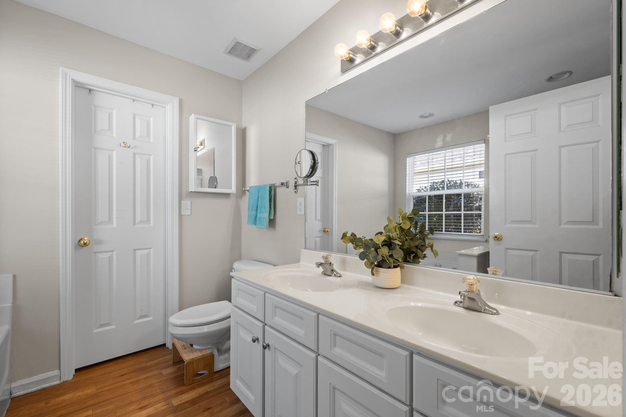 2413 Smith Cove Road — Denver