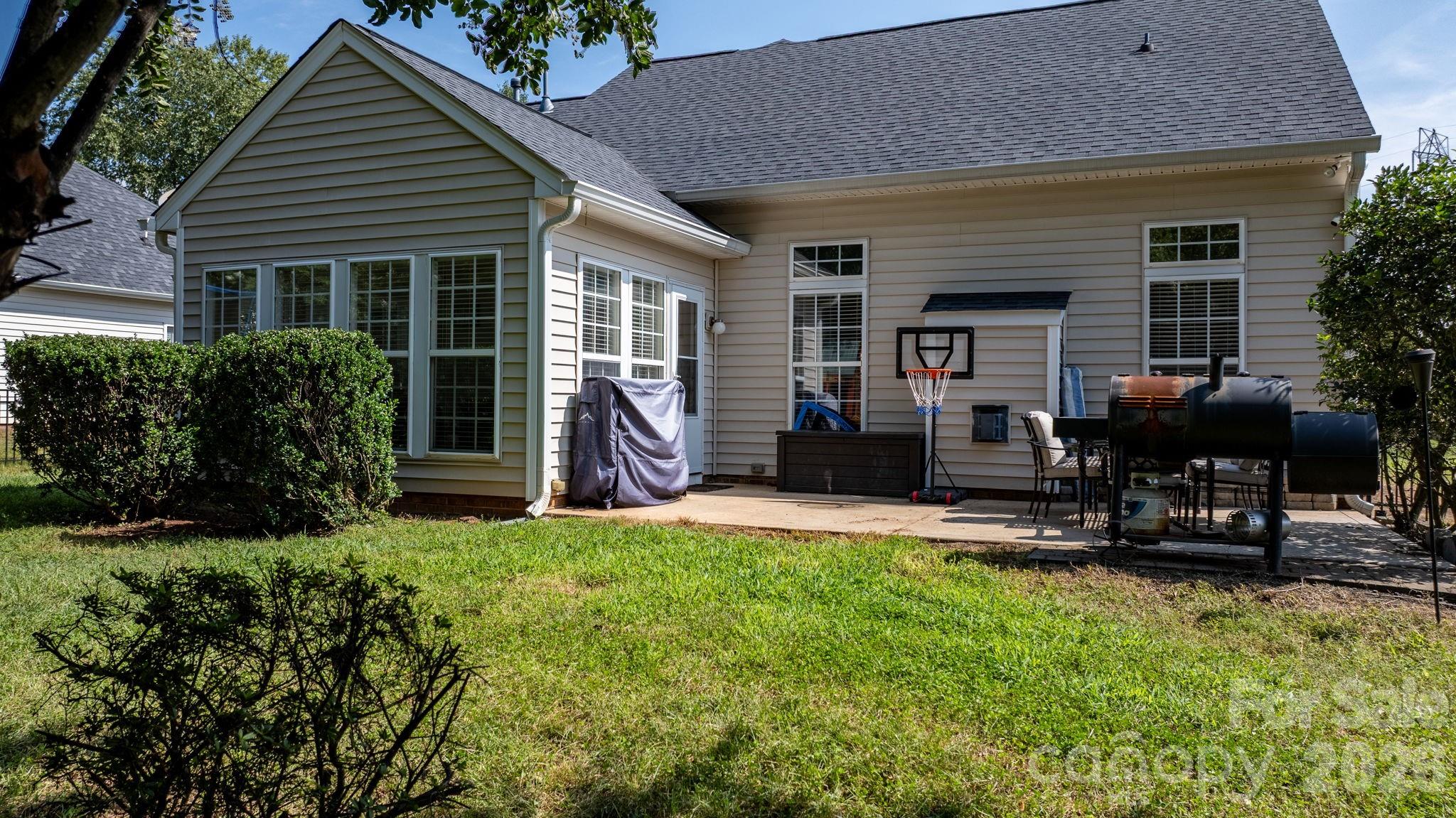 2413 Smith Cove Road — Denver