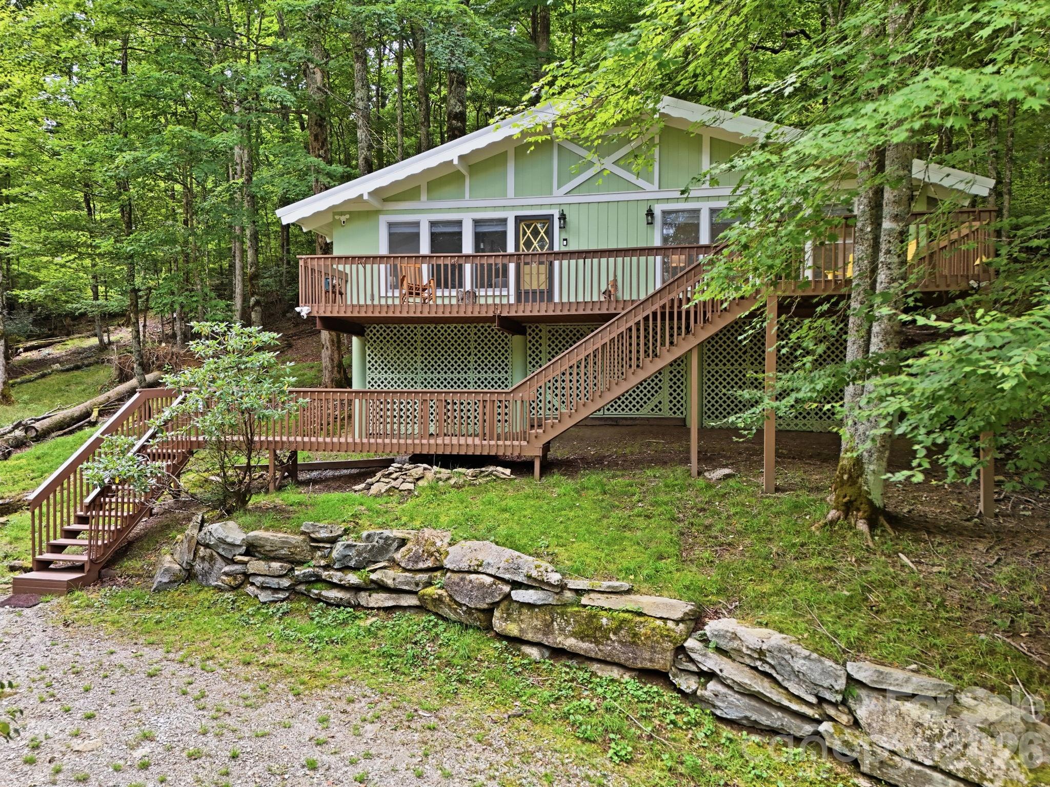 242 Charter Hills Road — Beech Mountain