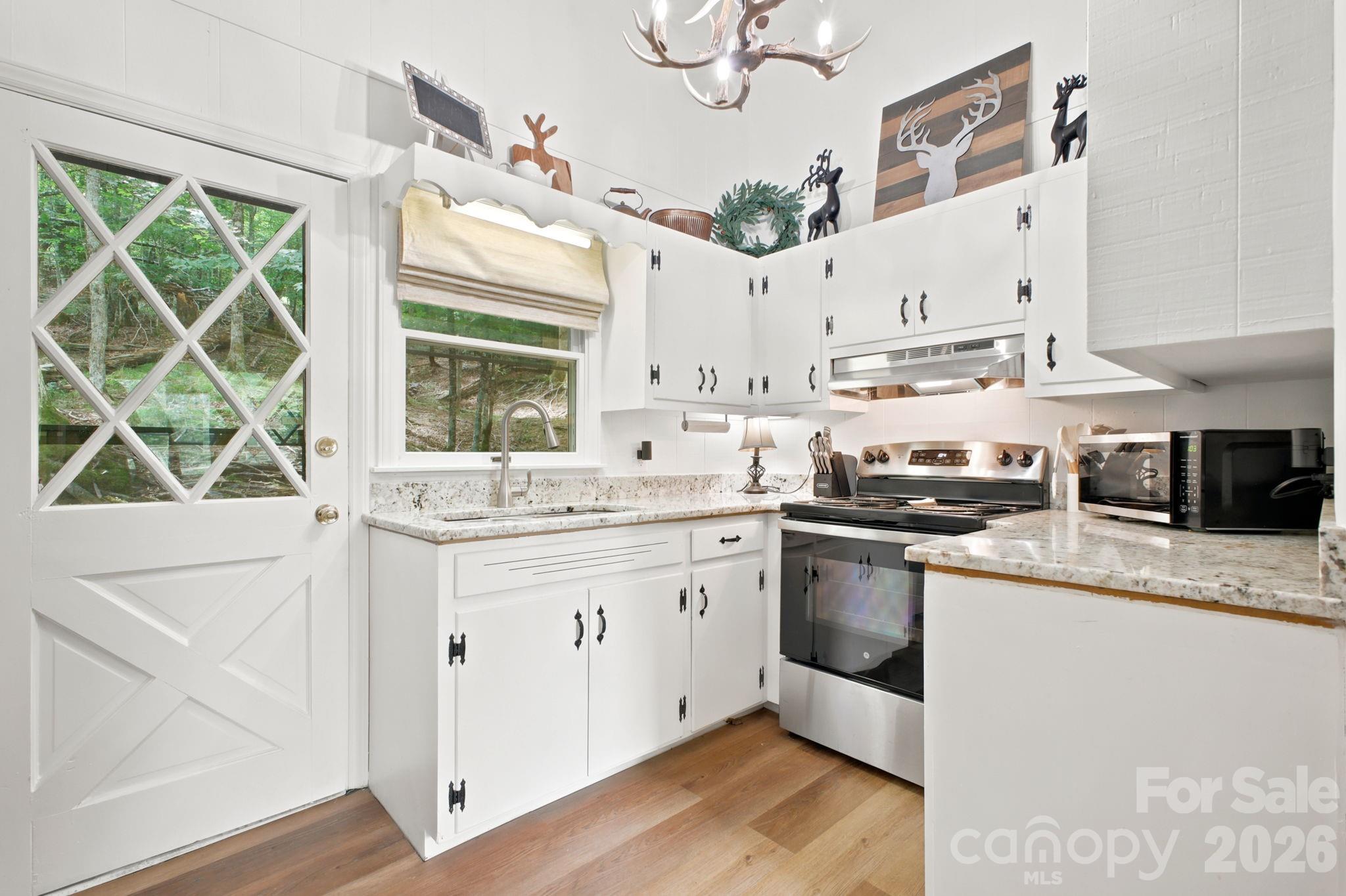 242 Charter Hills Road — Beech Mountain