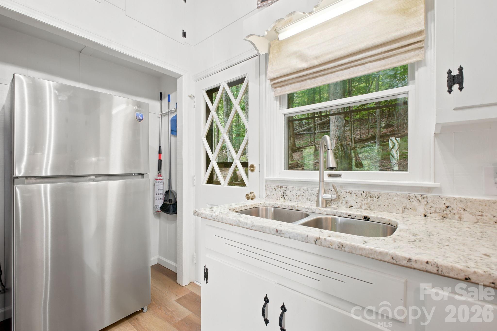 242 Charter Hills Road — Beech Mountain