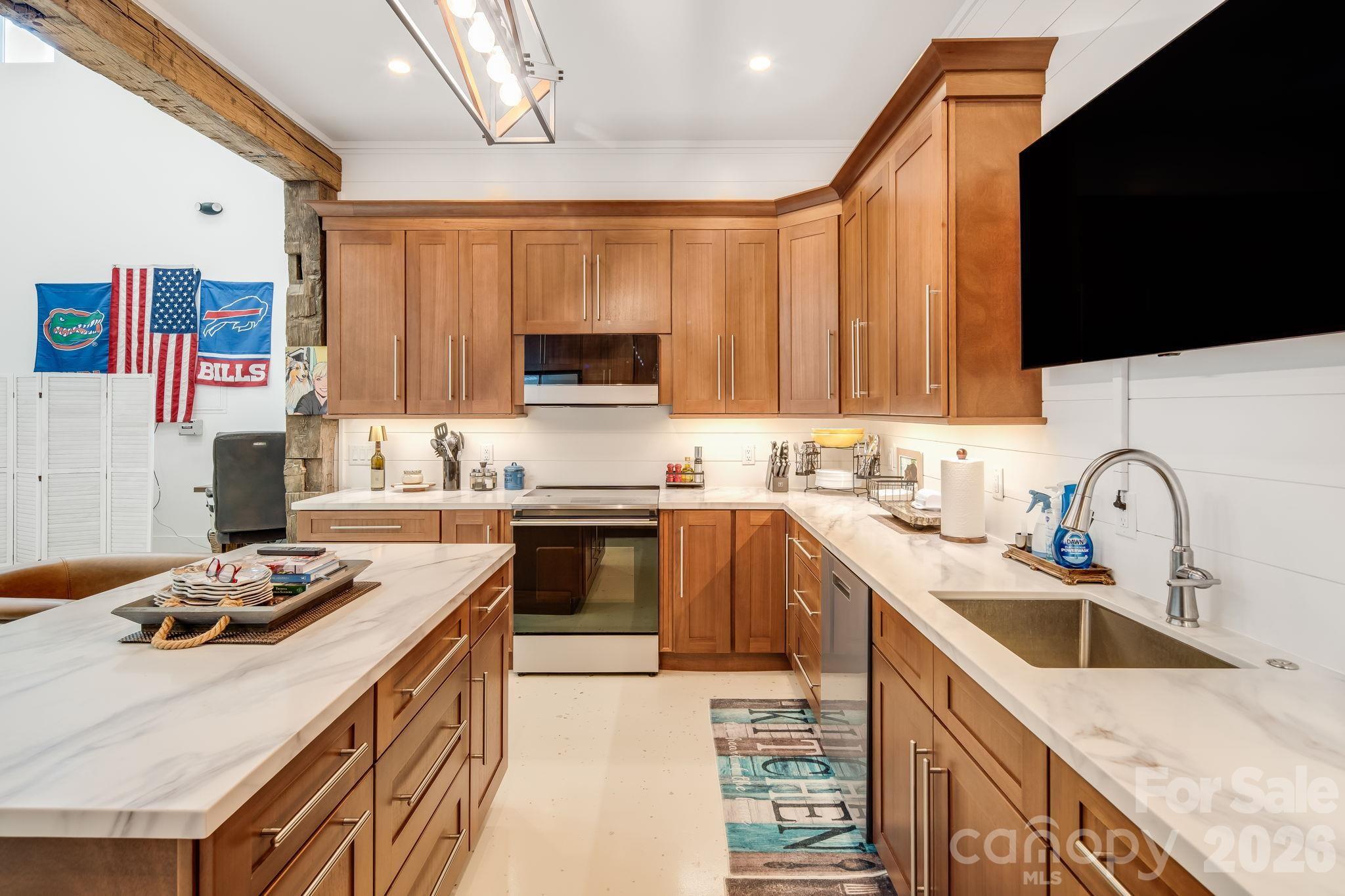 115 Speed Way #B — Lake Toxaway