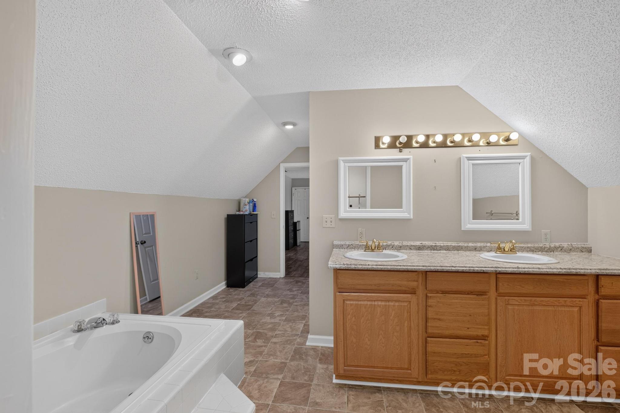 922 Plantation Drive — Lenoir