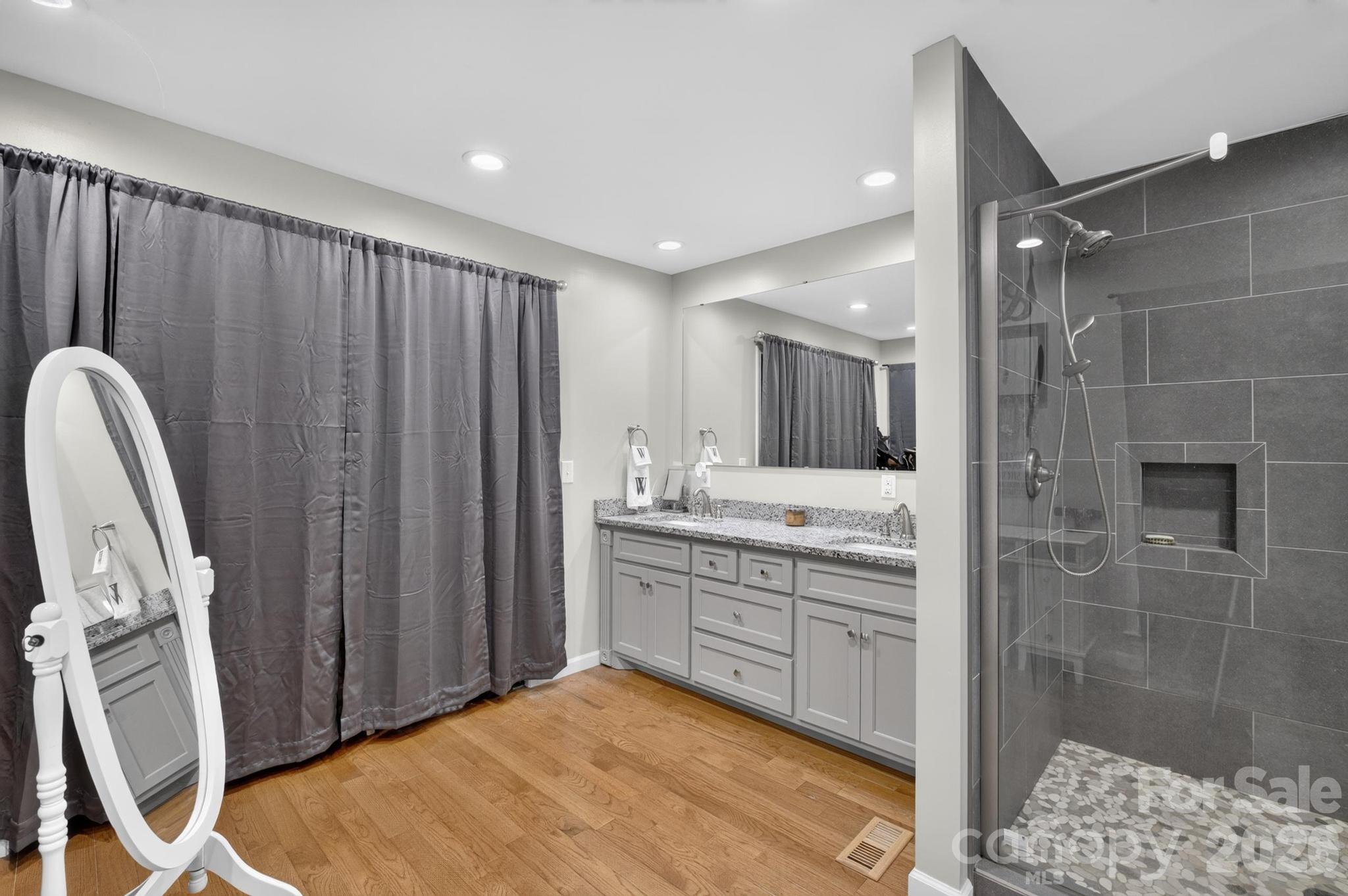 922 Plantation Drive — Lenoir