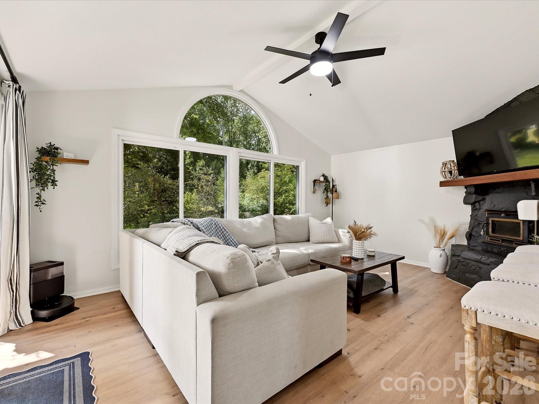 513 Paradise Circle — Belmont