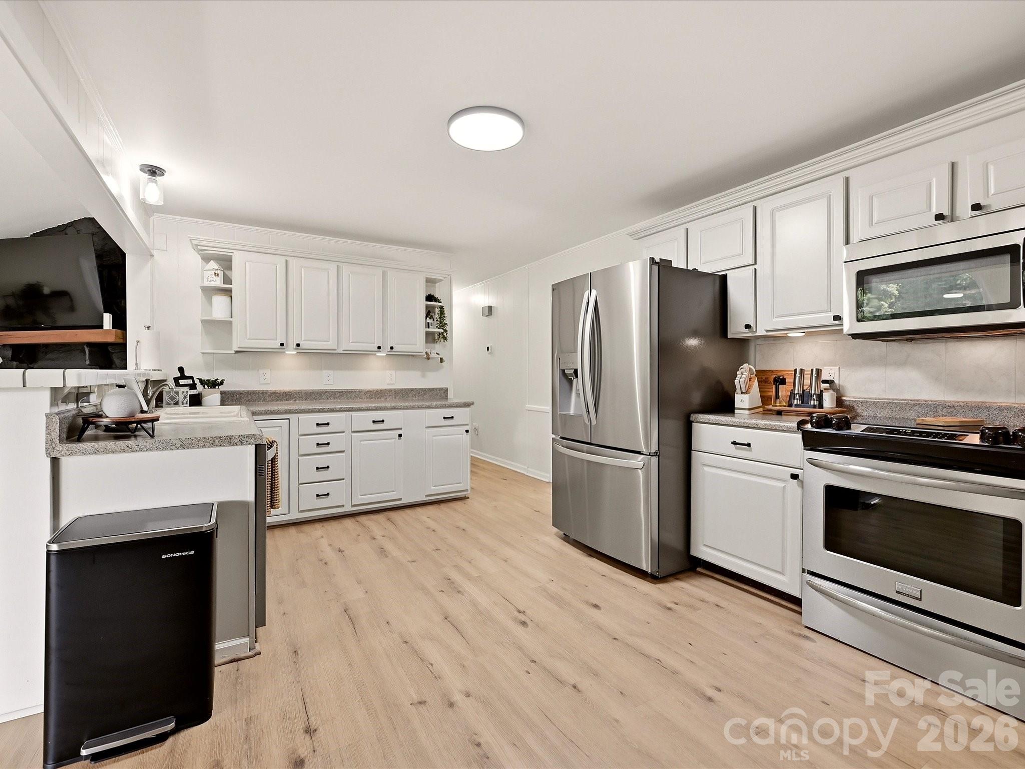 513 Paradise Circle — Belmont