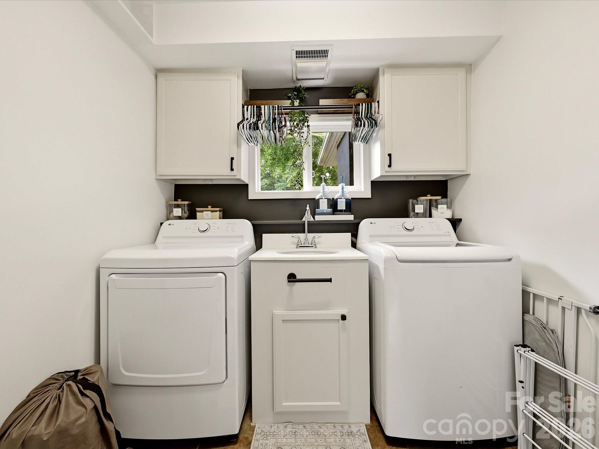 513 Paradise Circle — Belmont
