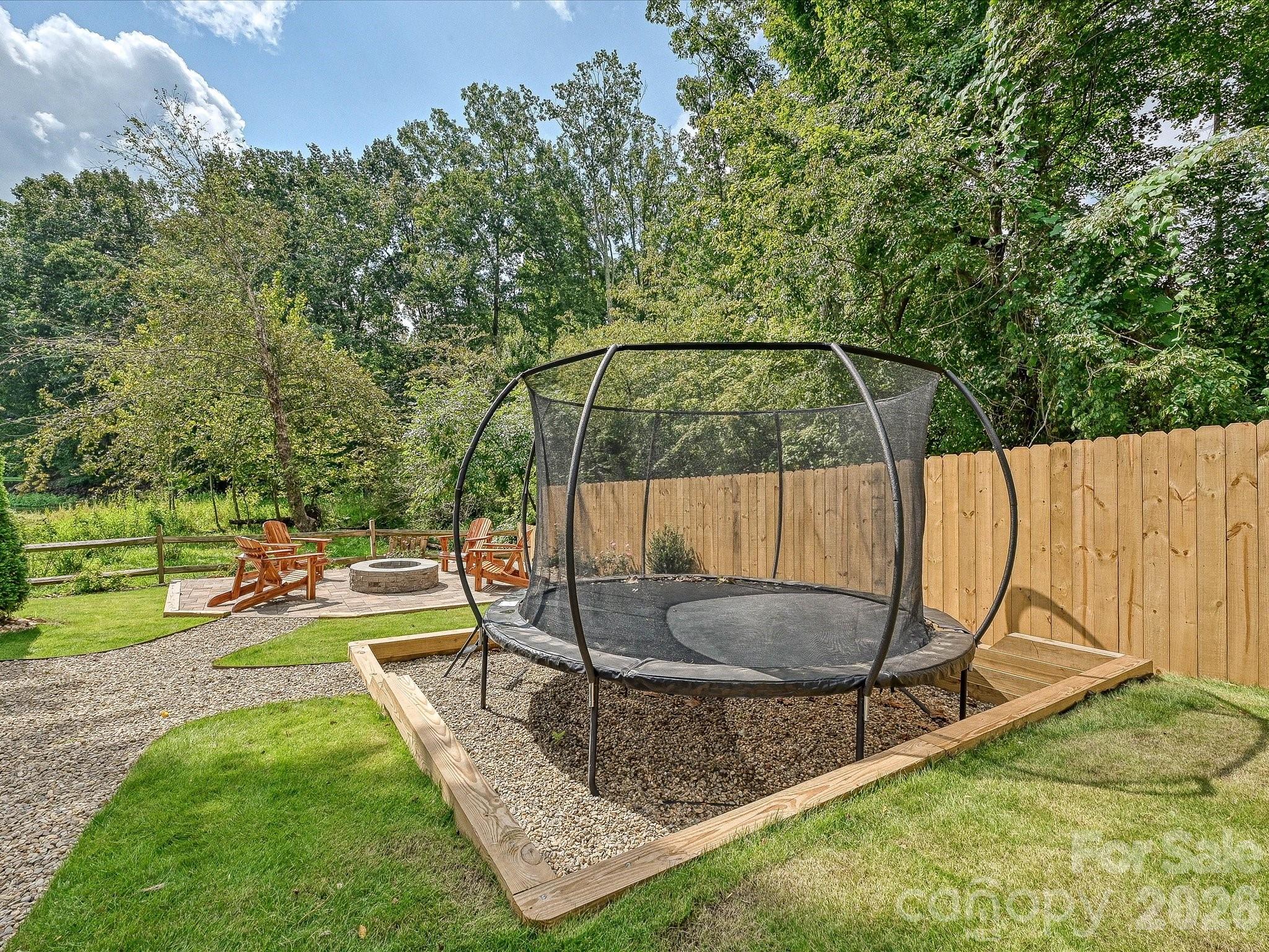 513 Paradise Circle — Belmont