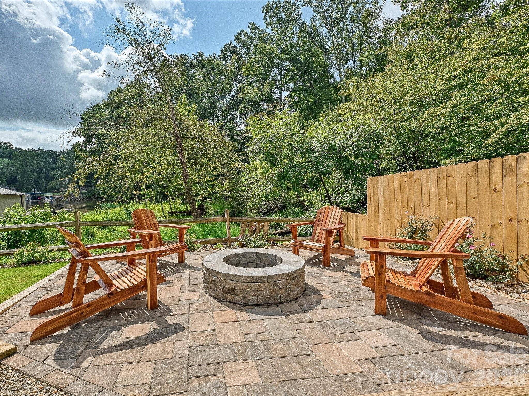 513 Paradise Circle — Belmont