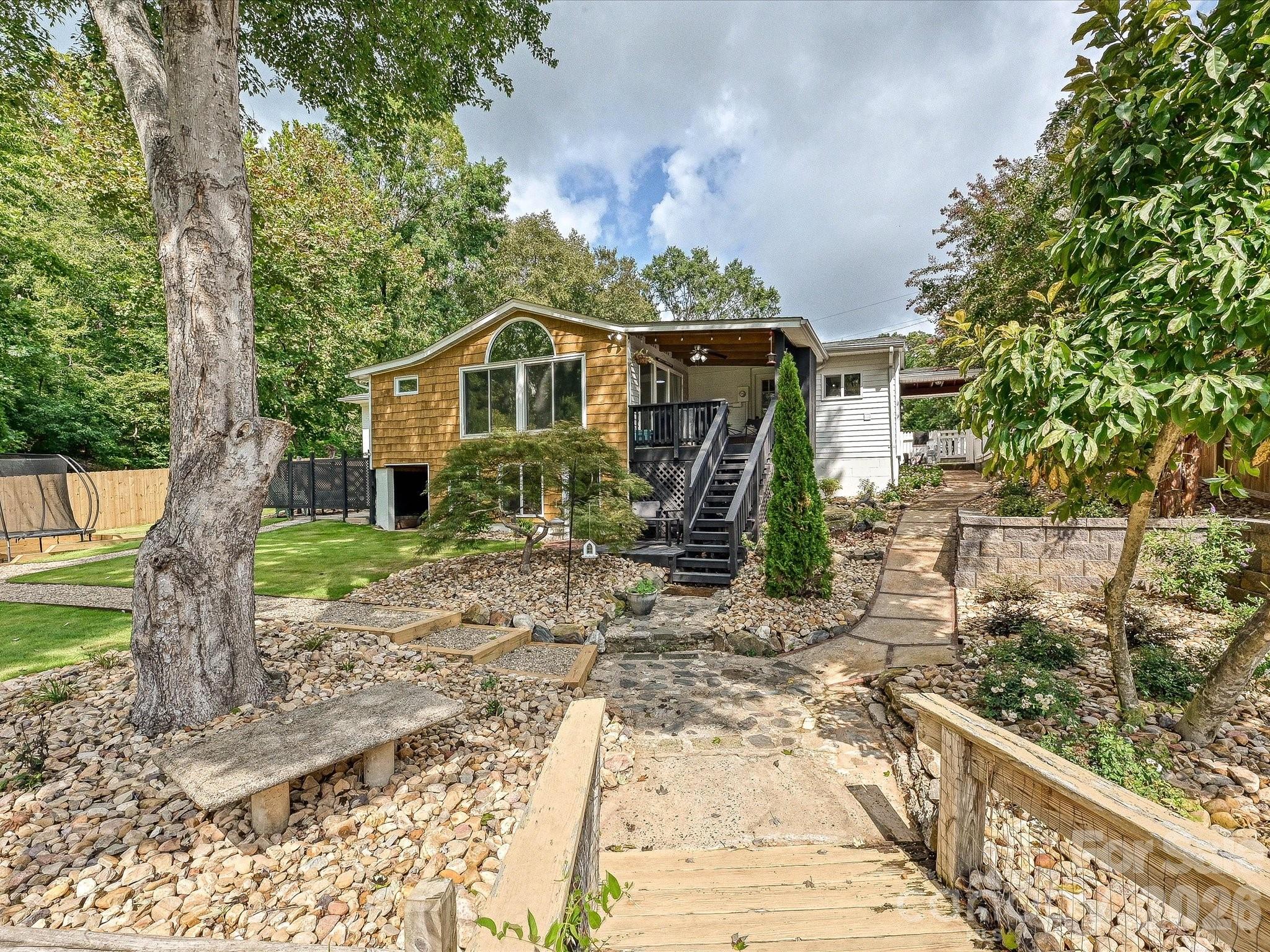 513 Paradise Circle — Belmont