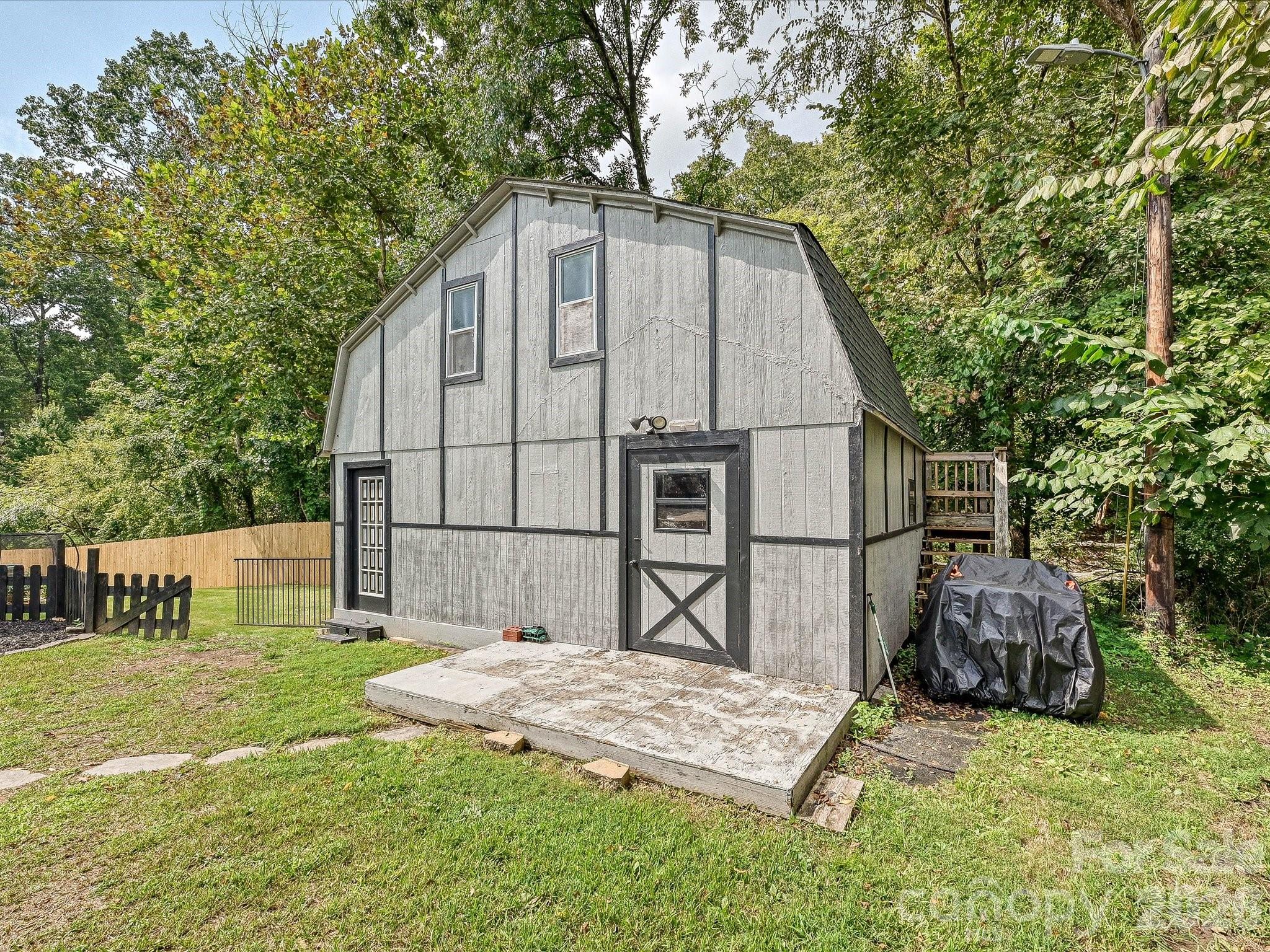 513 Paradise Circle — Belmont