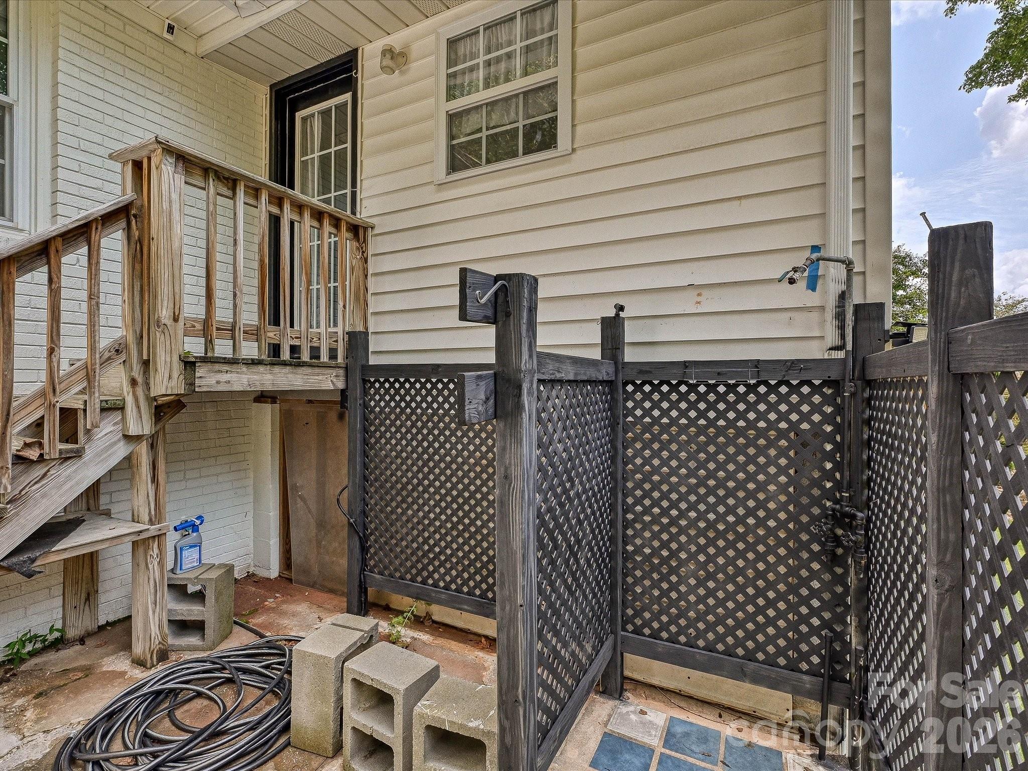 513 Paradise Circle — Belmont