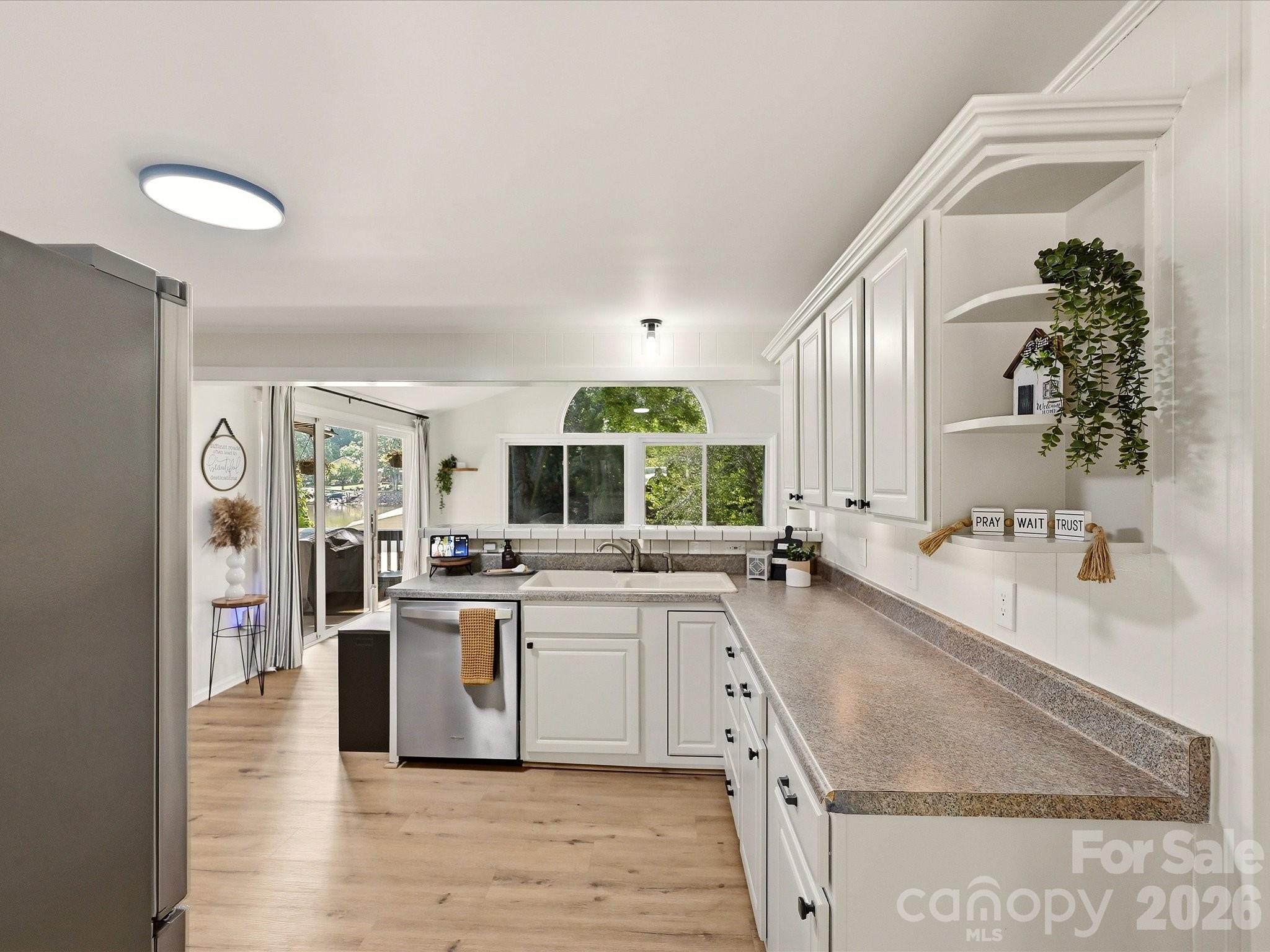 513 Paradise Circle — Belmont