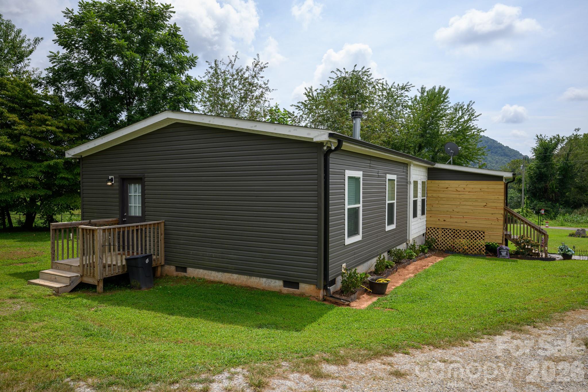 324 Plemmons Place — Marion