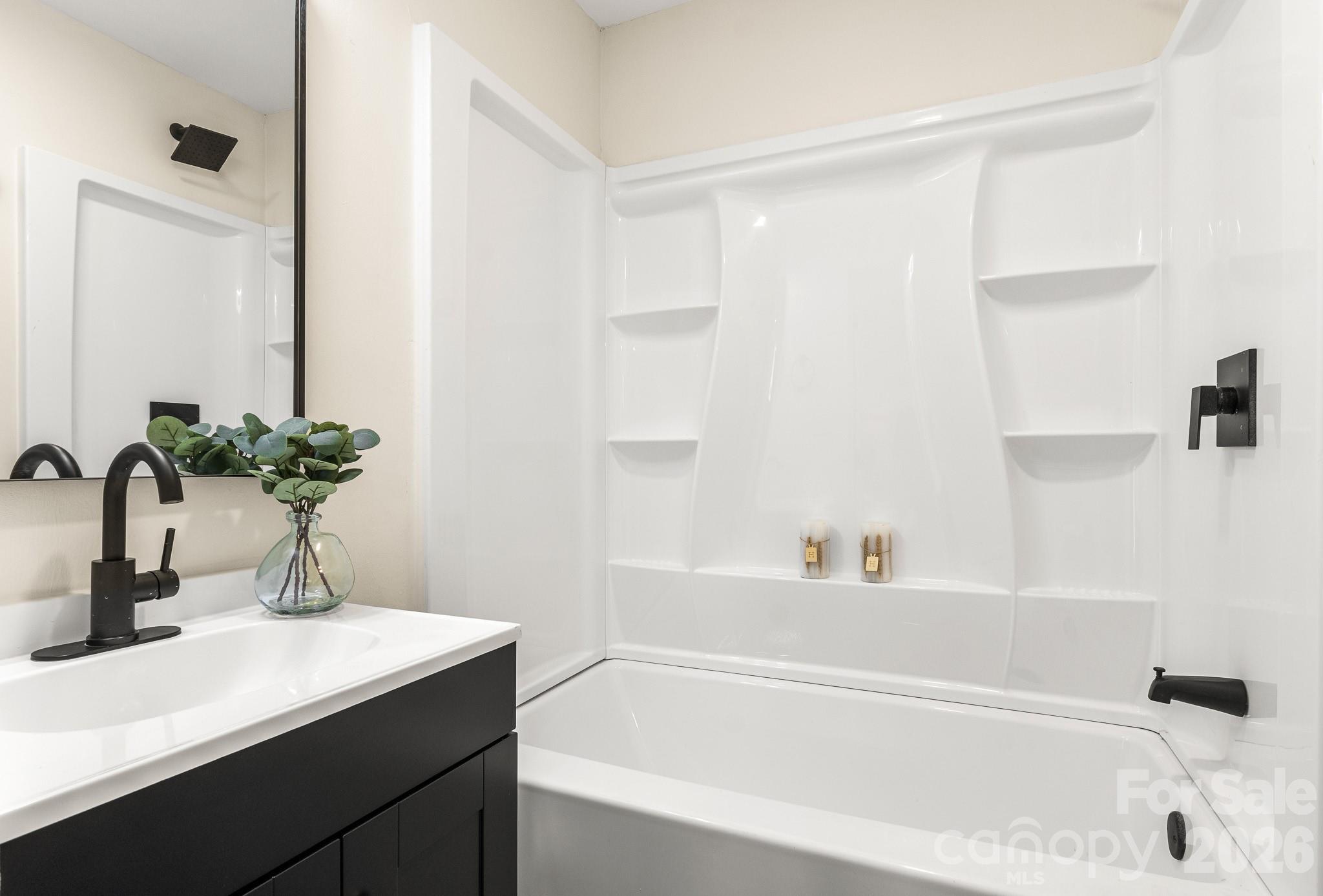 238 37th Street SW — Hickory