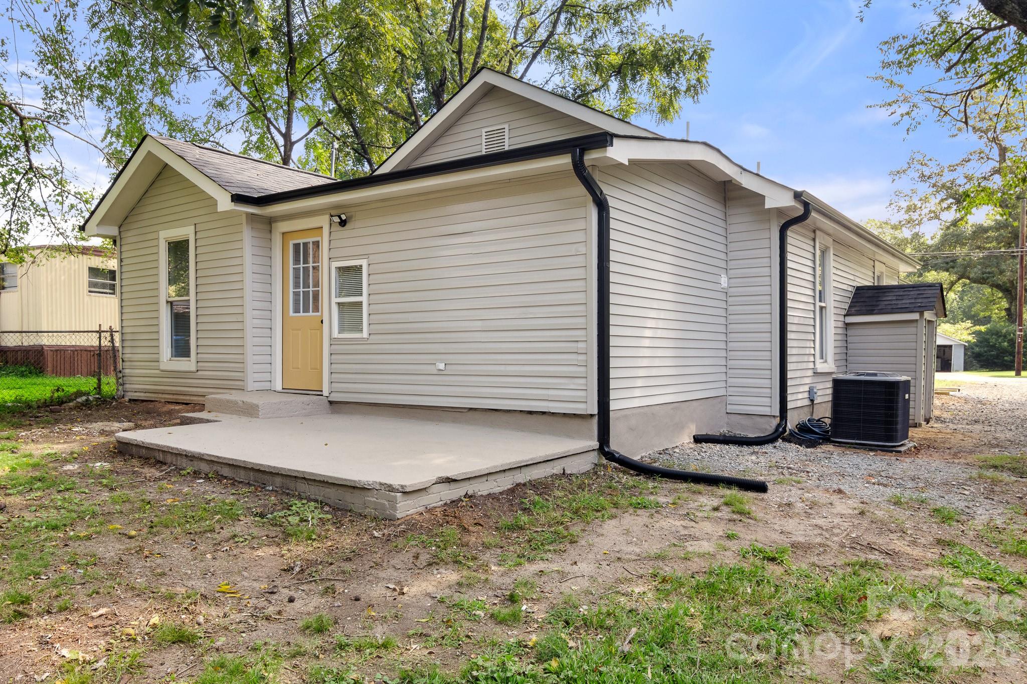 238 37th Street SW — Hickory