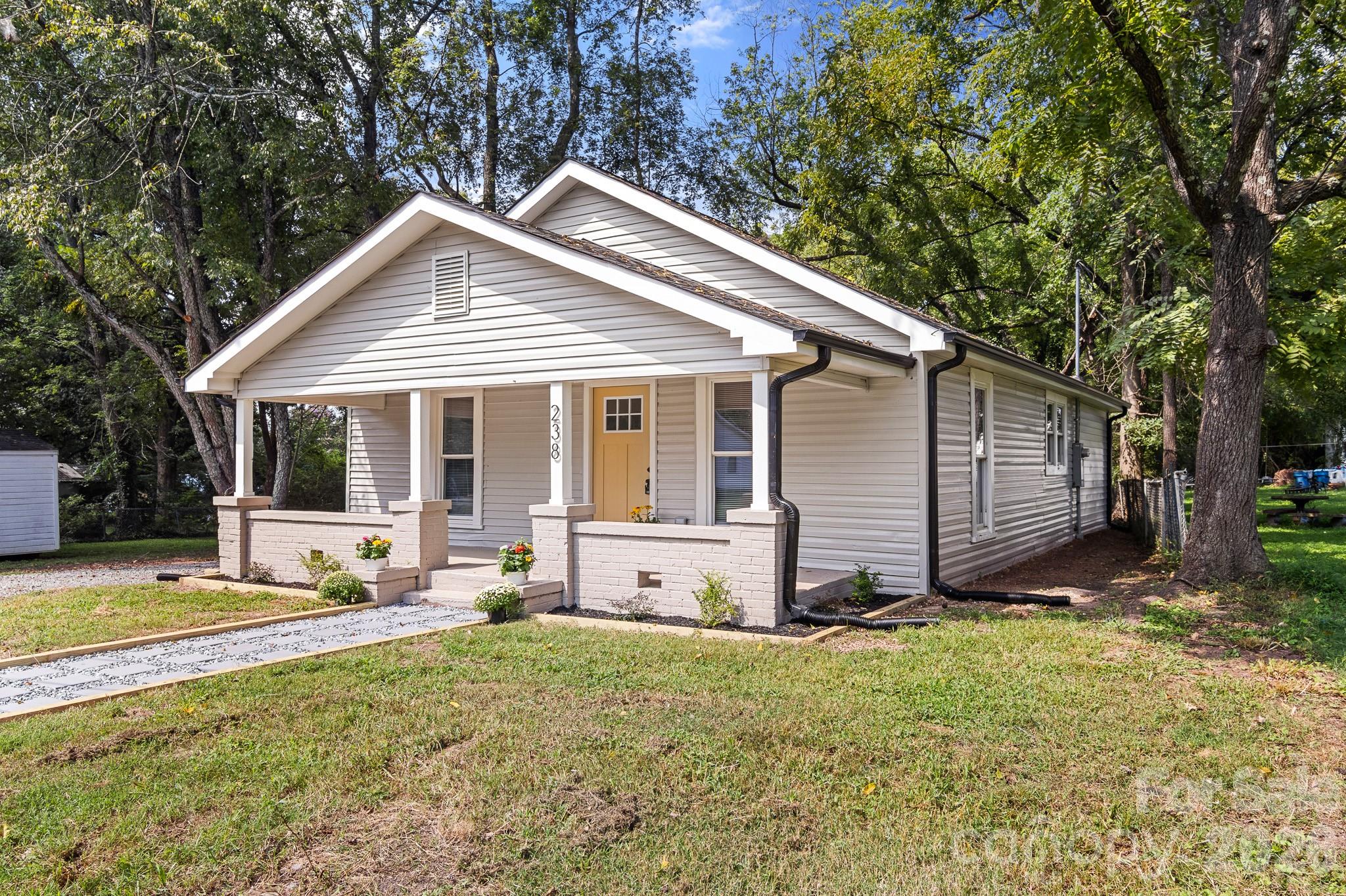 238 37th Street SW — Hickory