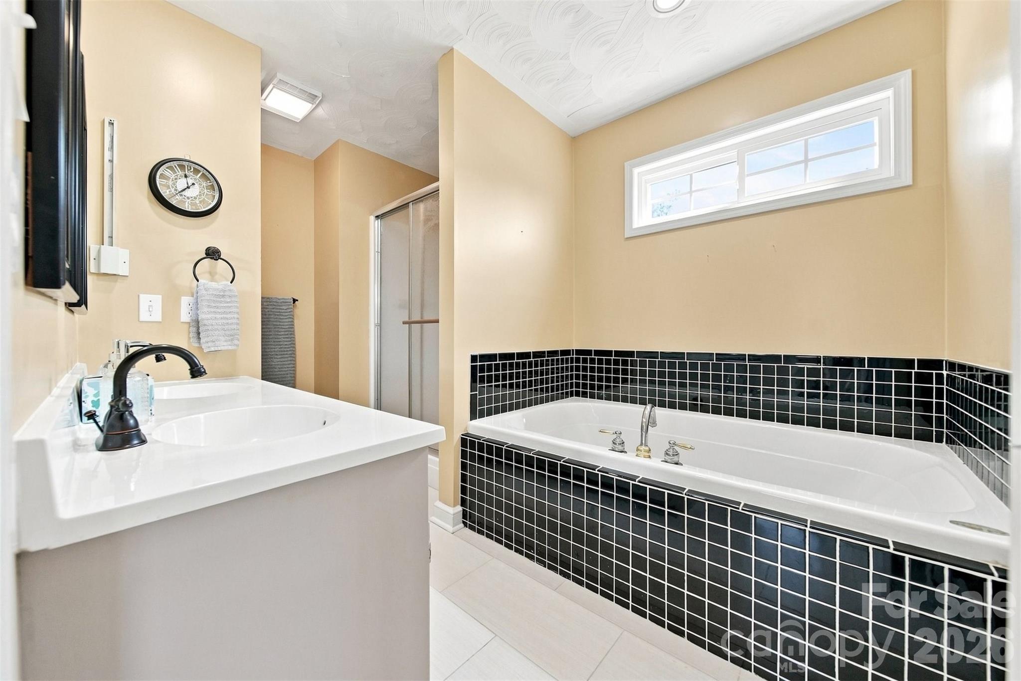4948 Betty Drive NE — Hickory