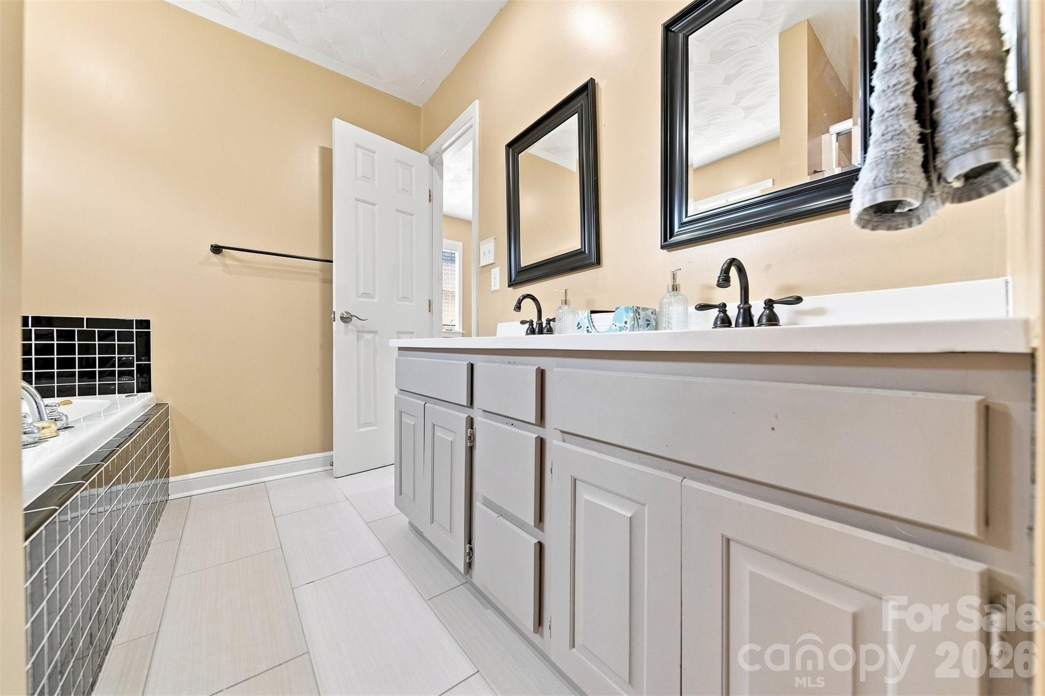 4948 Betty Drive NE — Hickory